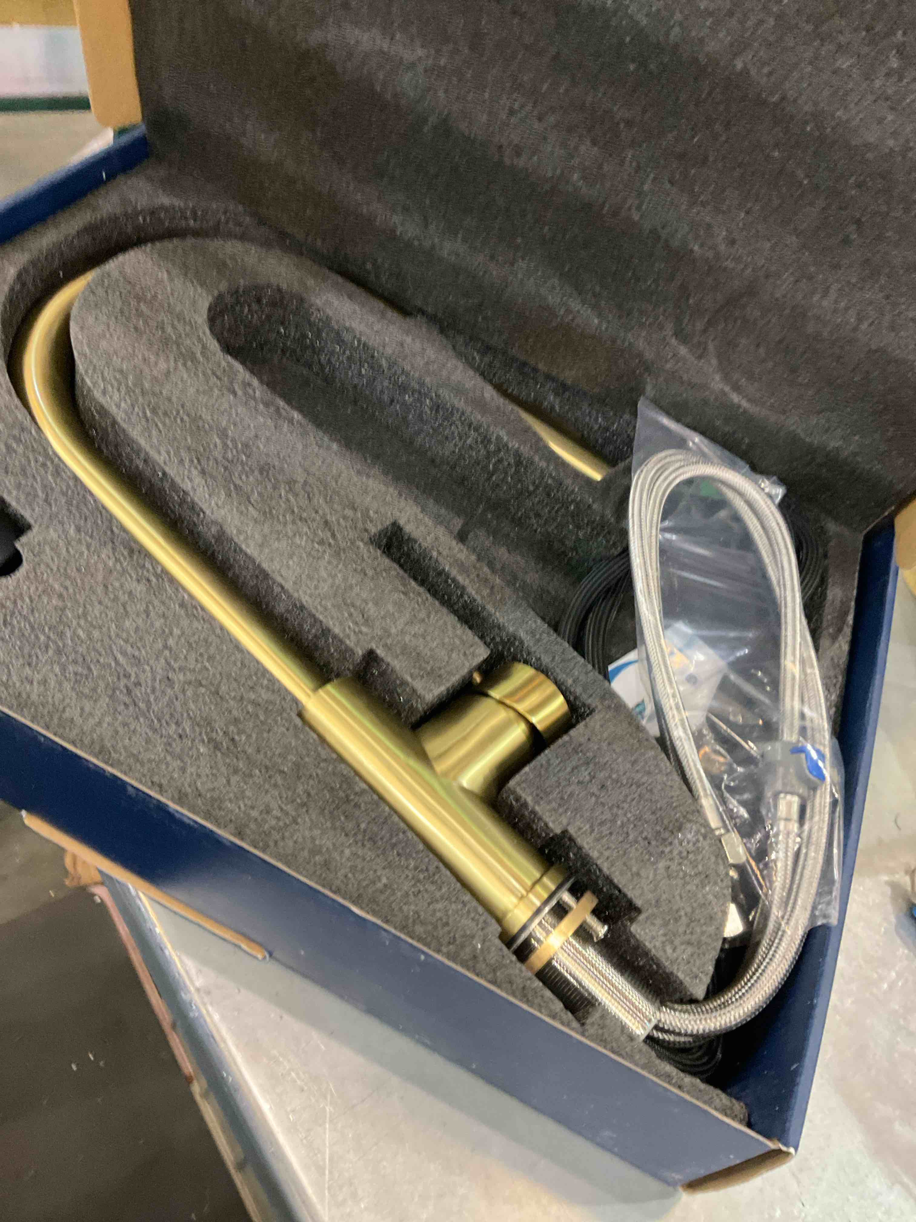 https://s3.amazonaws.com/lotting-images-prod/BargainHunt/EXS00706645_1707328778450.jpeg