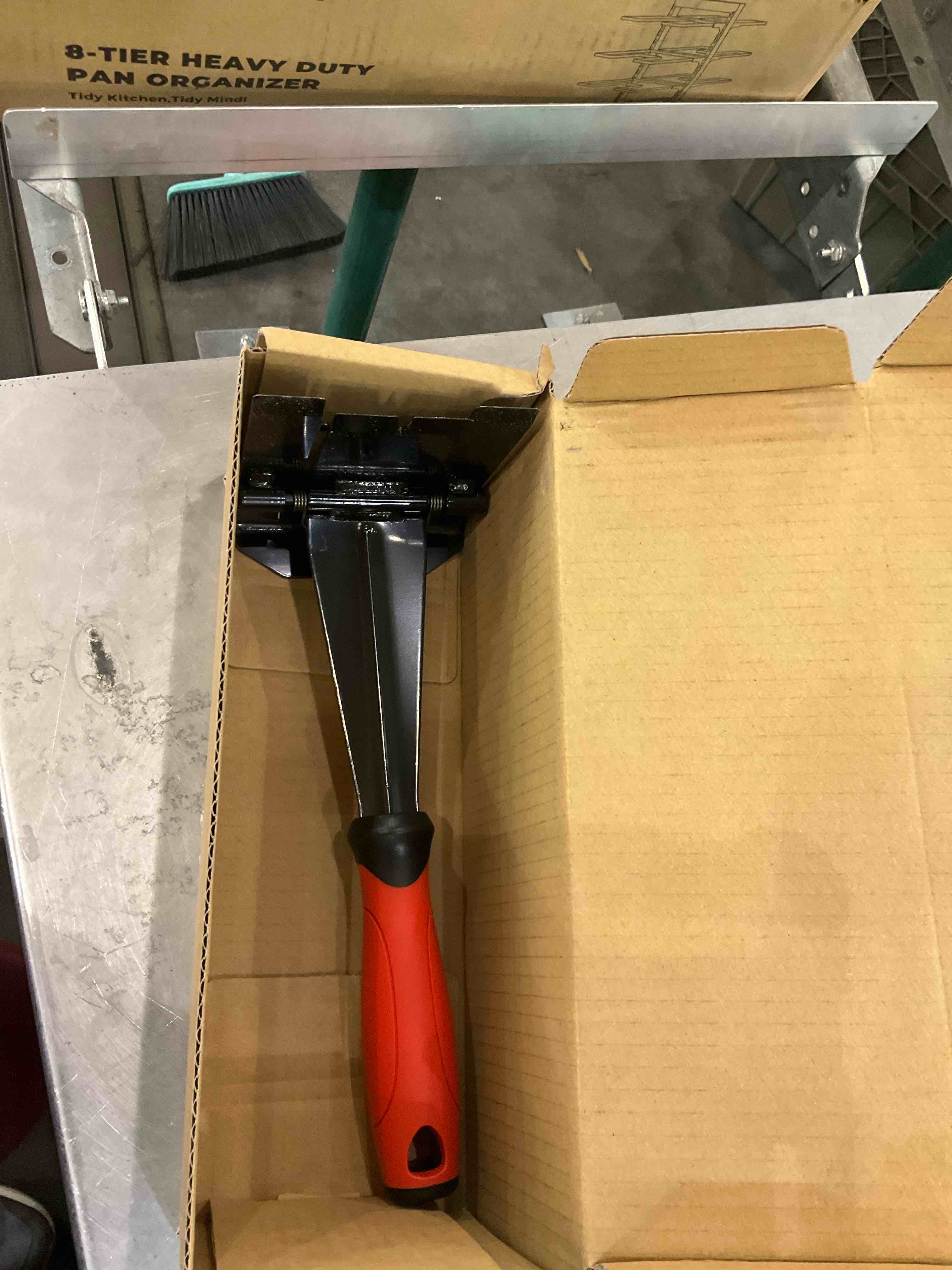 https://s3.amazonaws.com/lotting-images-prod/BargainHunt/EXS00706814_1707421215393.jpeg