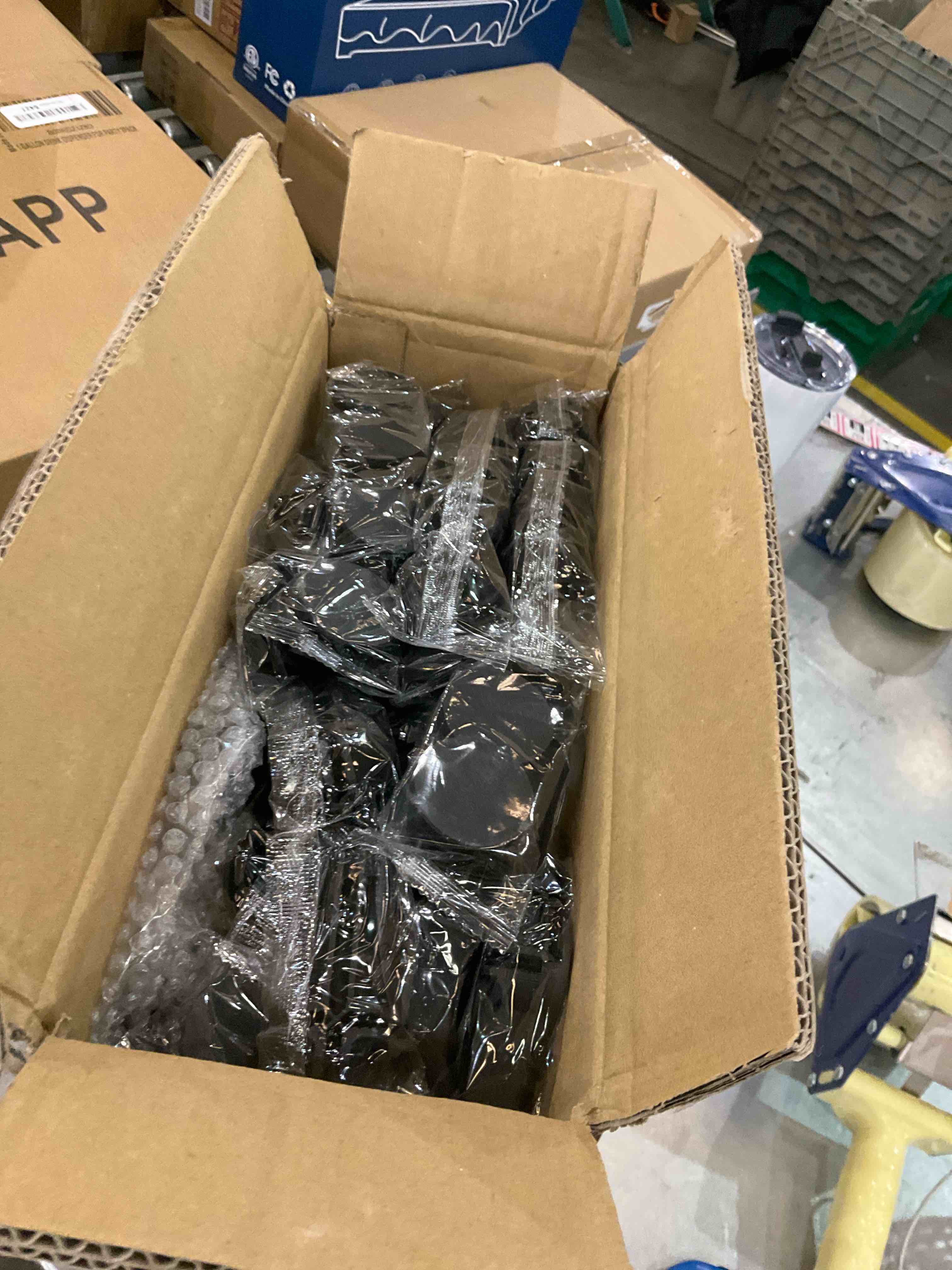 https://s3.amazonaws.com/lotting-images-prod/BargainHunt/EXS00706818_1707421782544.jpeg
