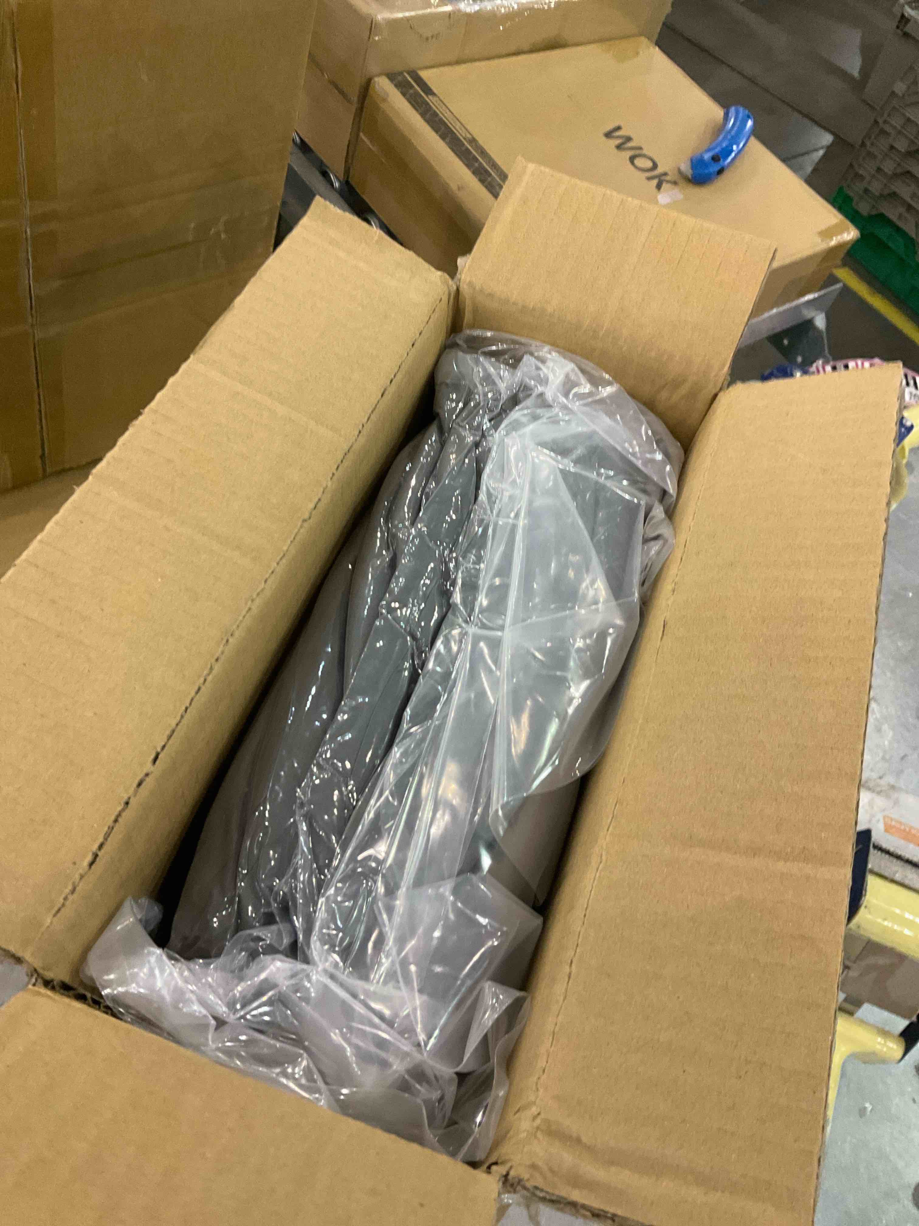 https://s3.amazonaws.com/lotting-images-prod/BargainHunt/EXS00706844_1707481736996.jpeg