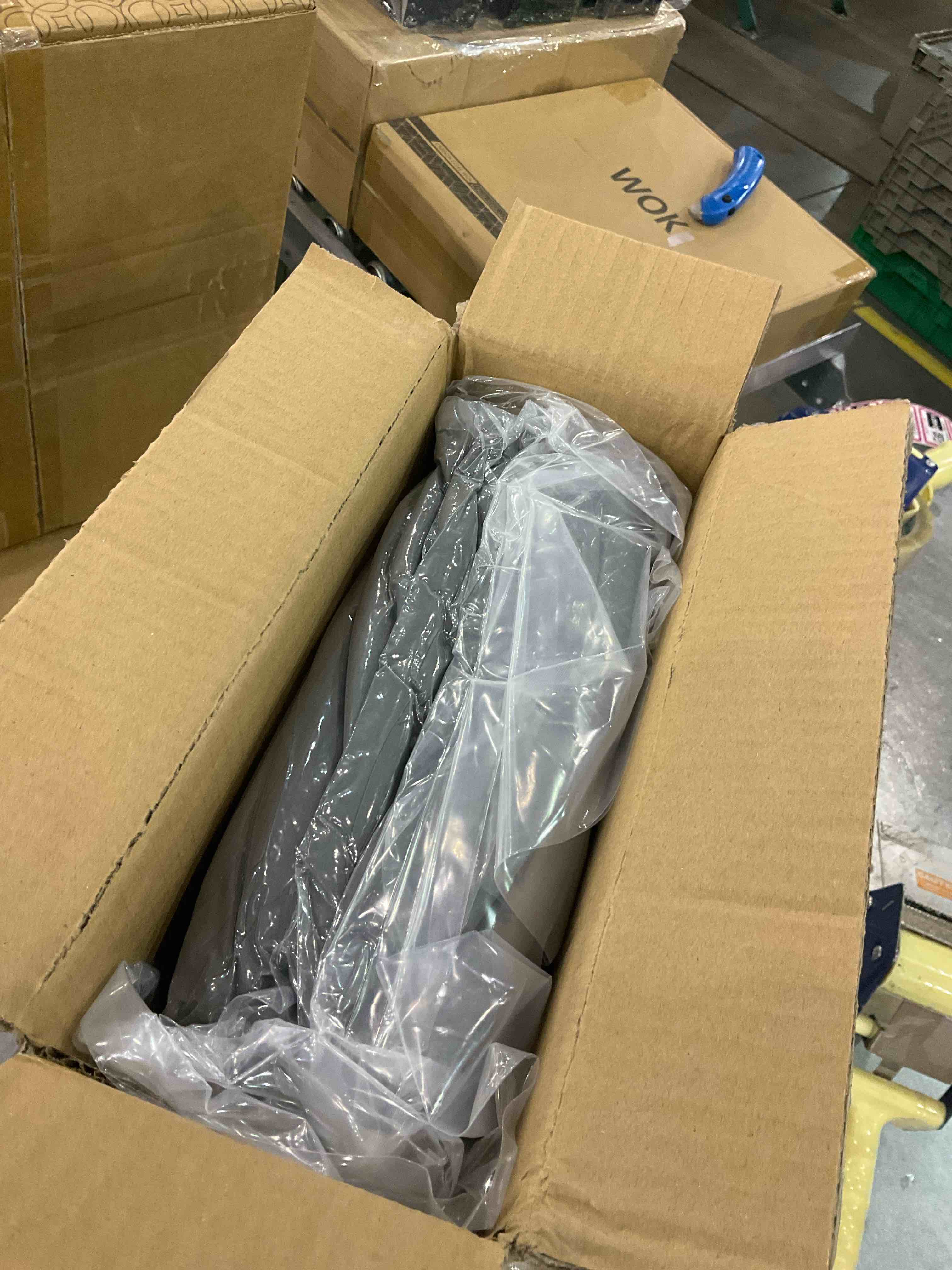 https://s3.amazonaws.com/lotting-images-prod/BargainHunt/EXS00706844_1707481738362.jpeg