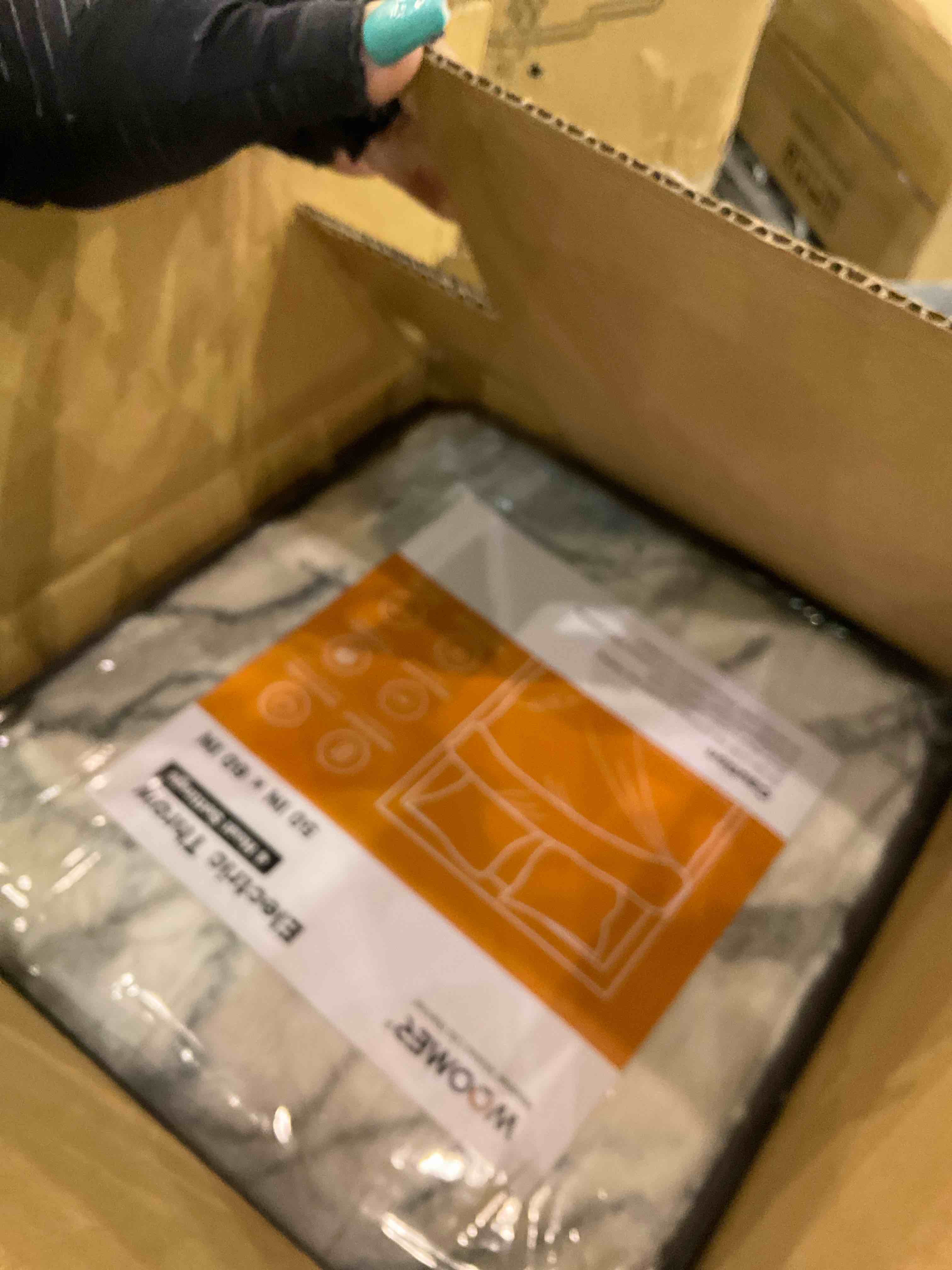 https://s3.amazonaws.com/lotting-images-prod/BargainHunt/EXS00706847_1707482012190.jpeg