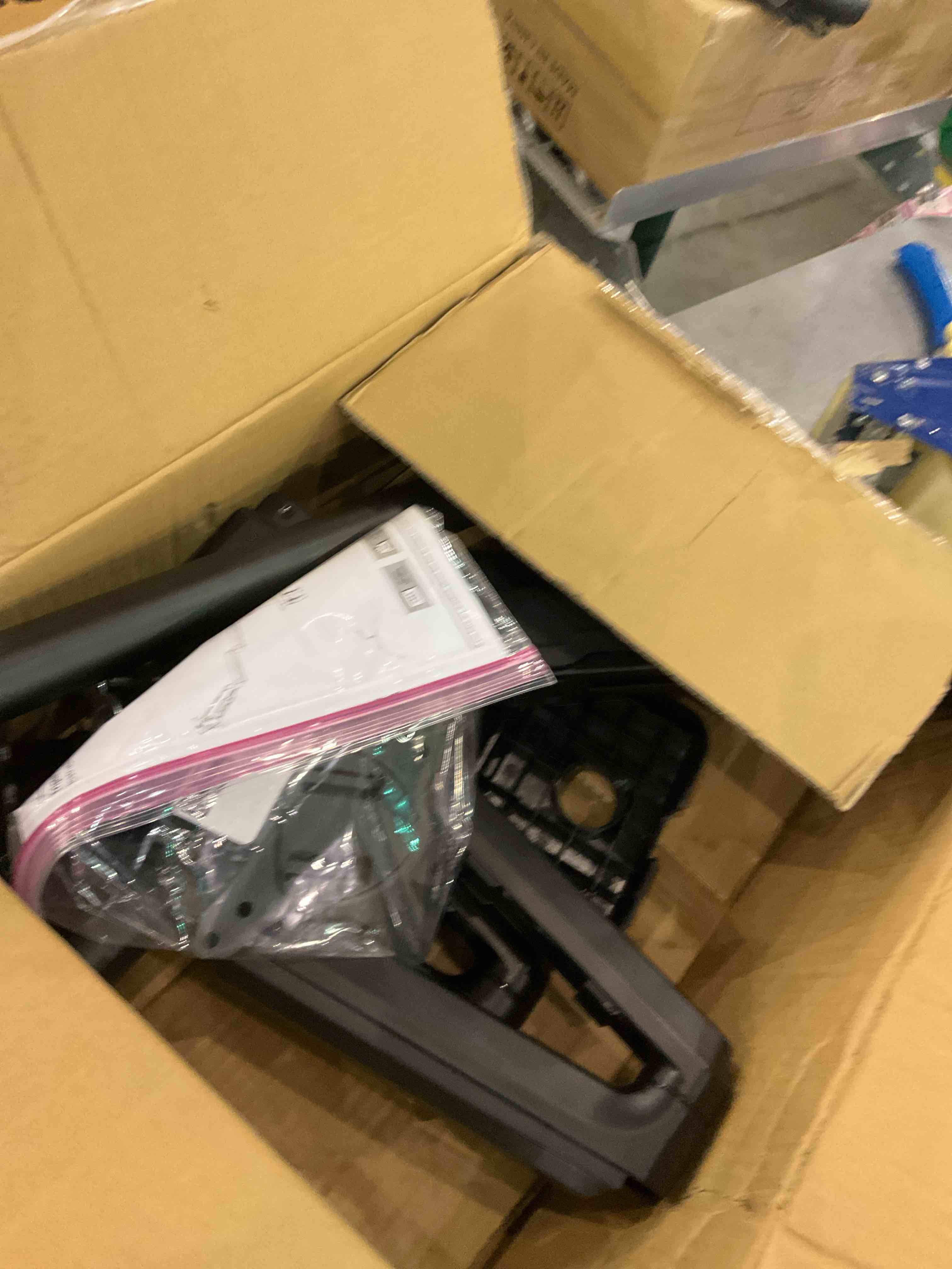 https://s3.amazonaws.com/lotting-images-prod/BargainHunt/EXS00706848_1707482073099.jpeg