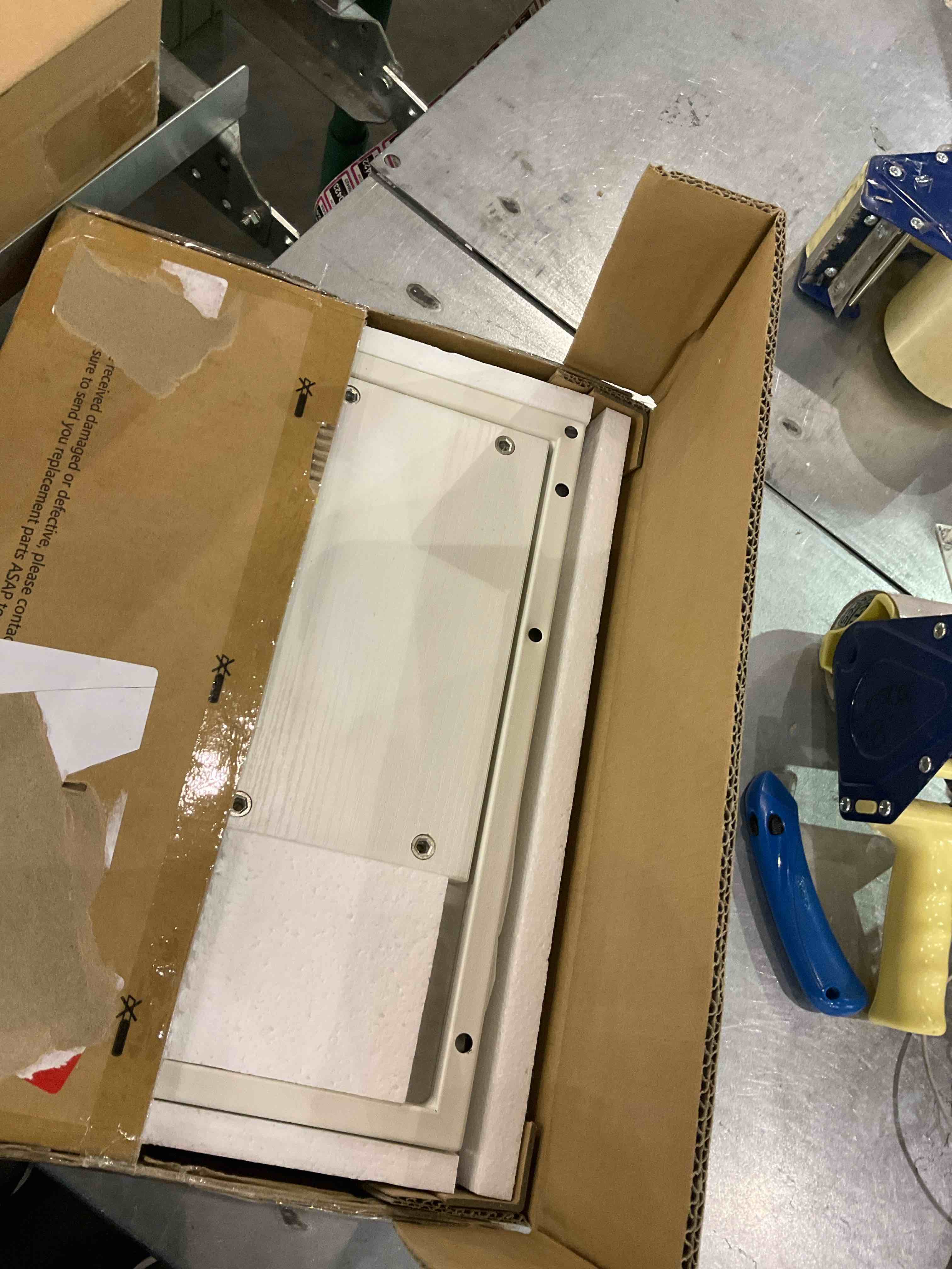 https://s3.amazonaws.com/lotting-images-prod/BargainHunt/EXS00706856_1707482837884.jpeg