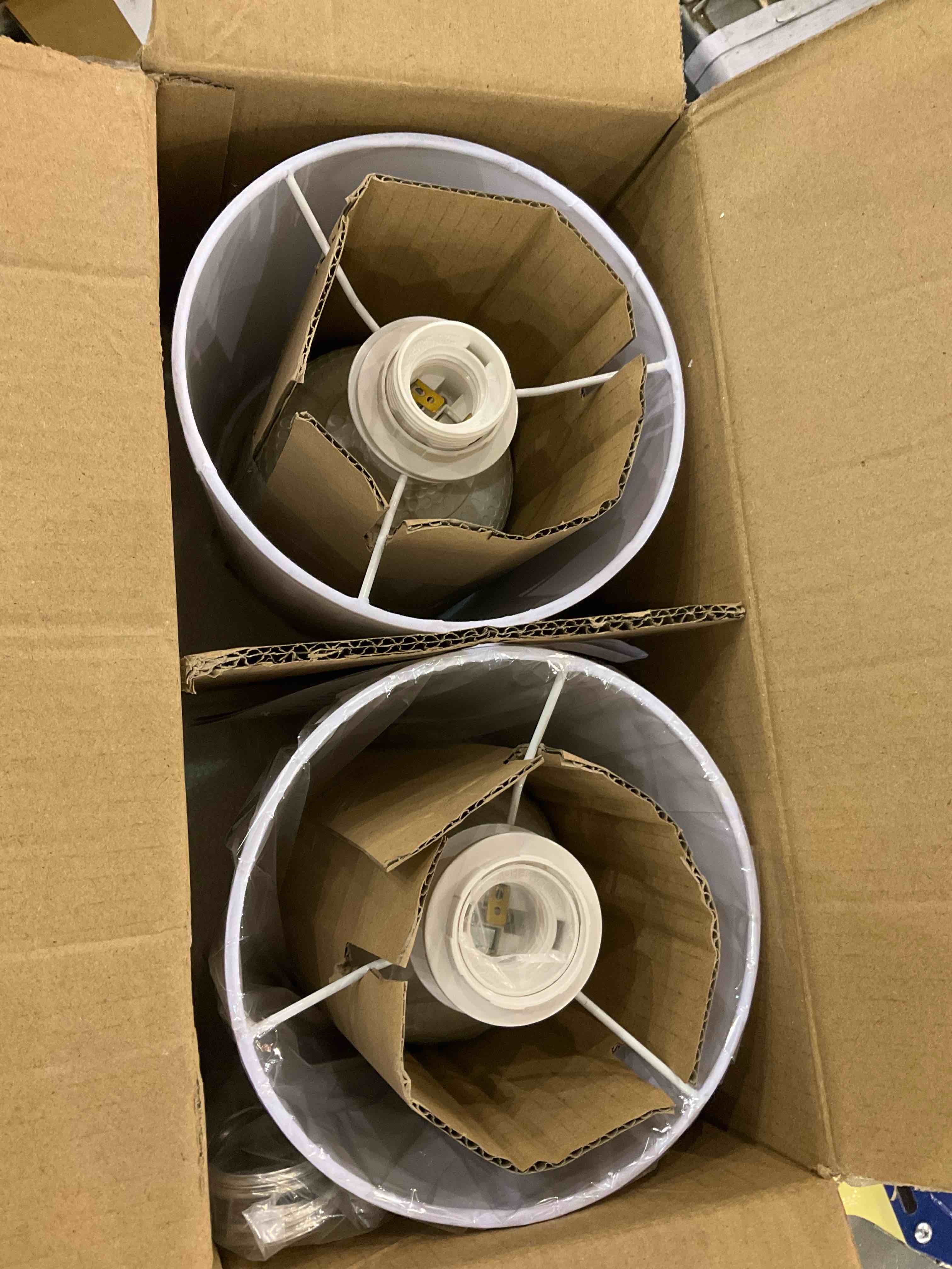 https://s3.amazonaws.com/lotting-images-prod/BargainHunt/EXS00707105_1706552463247.jpeg