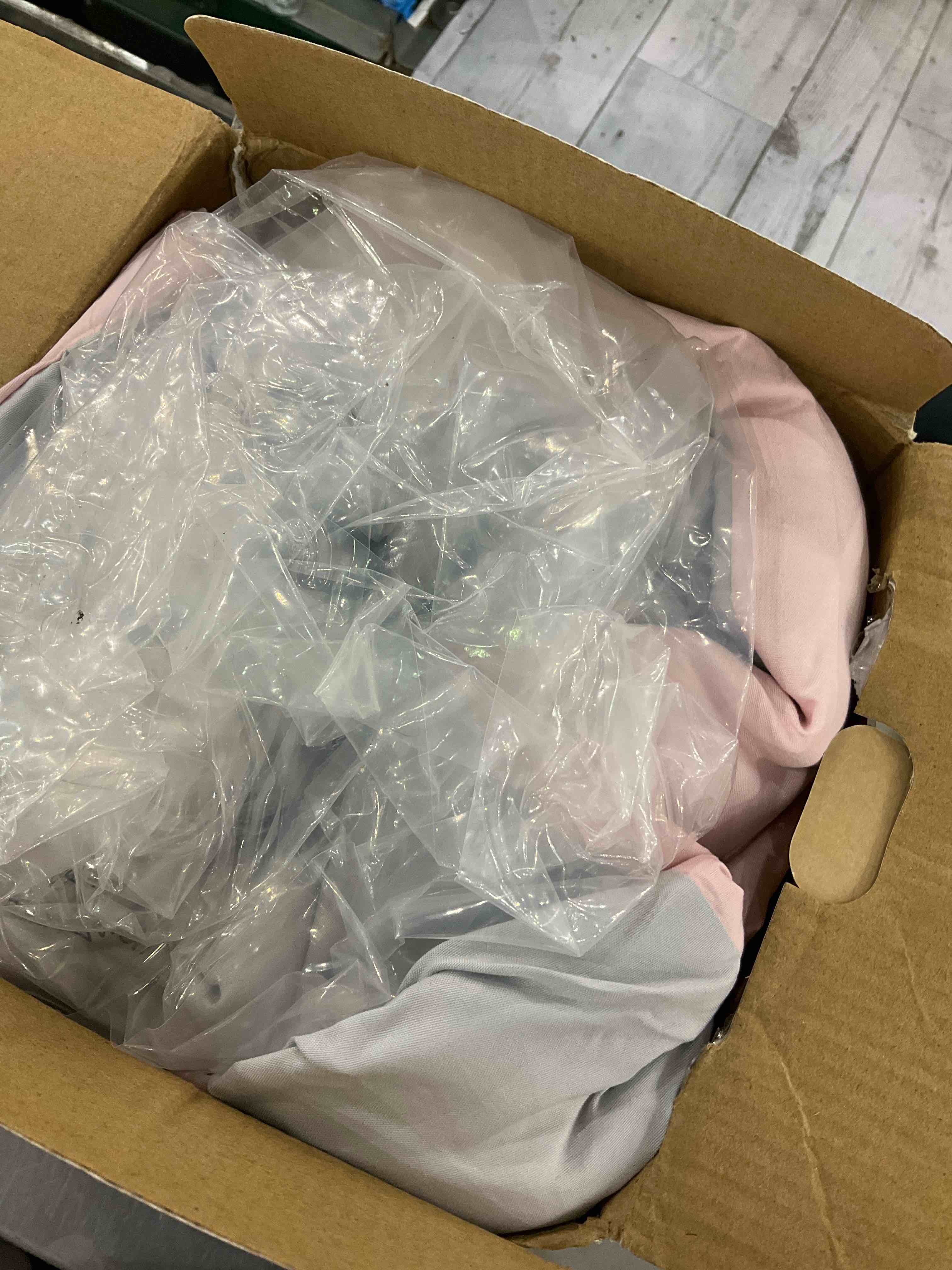 https://s3.amazonaws.com/lotting-images-prod/BargainHunt/EXS00707287_1706704244967.jpeg