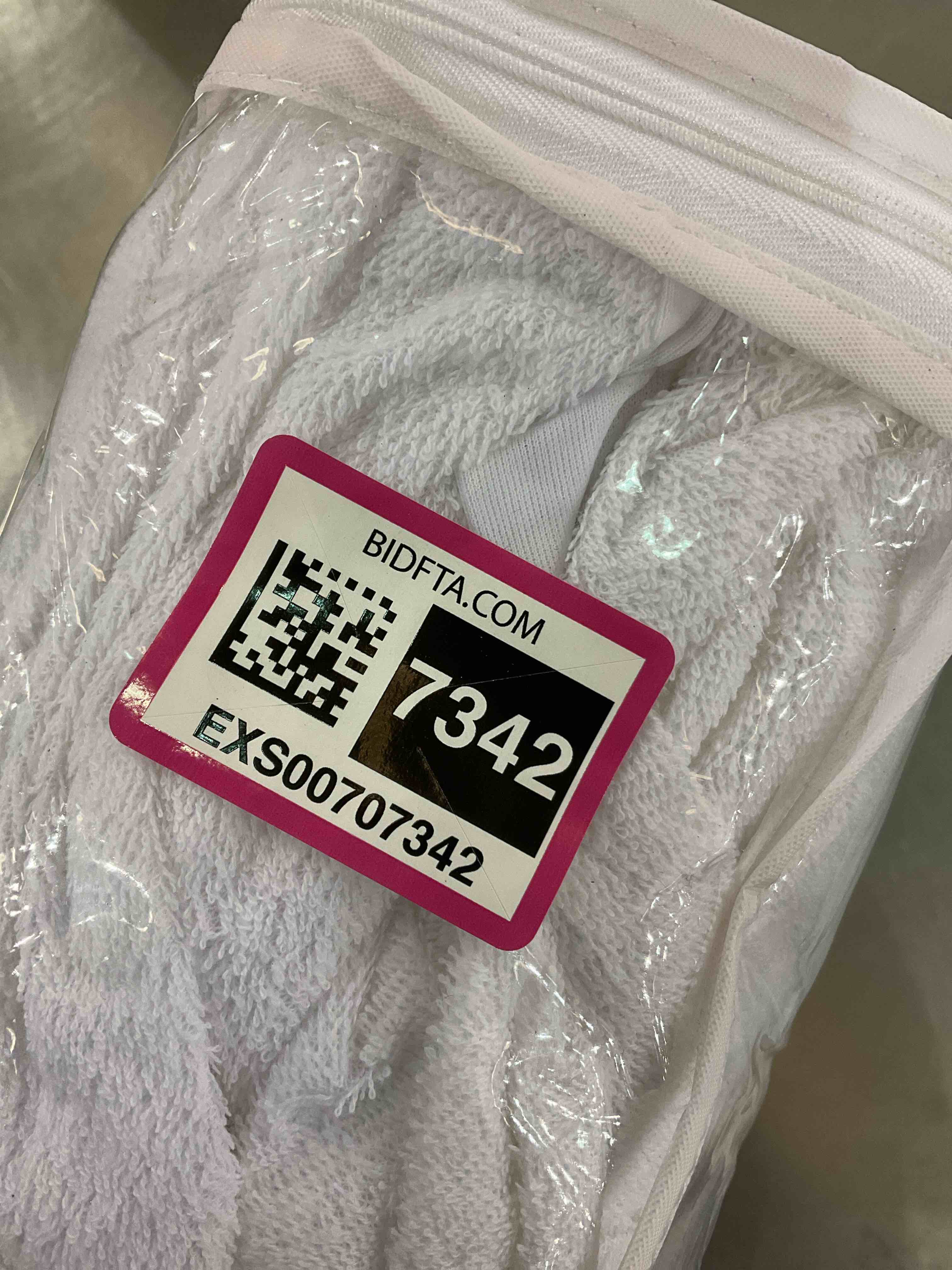 https://s3.amazonaws.com/lotting-images-prod/BargainHunt/EXS00707342_1706720016281.jpeg