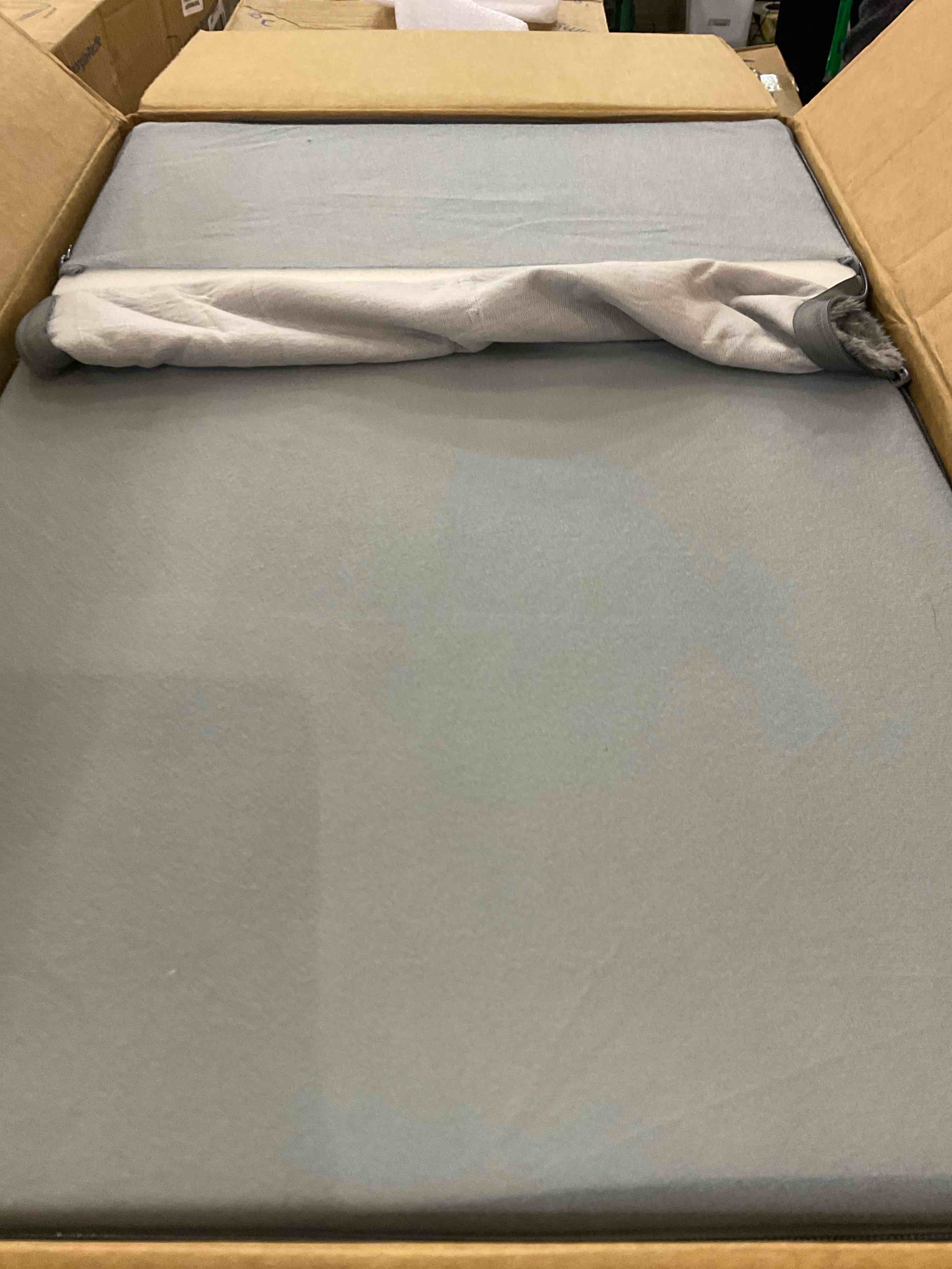 https://s3.amazonaws.com/lotting-images-prod/BargainHunt/EXS00707704_1707752625058.jpeg