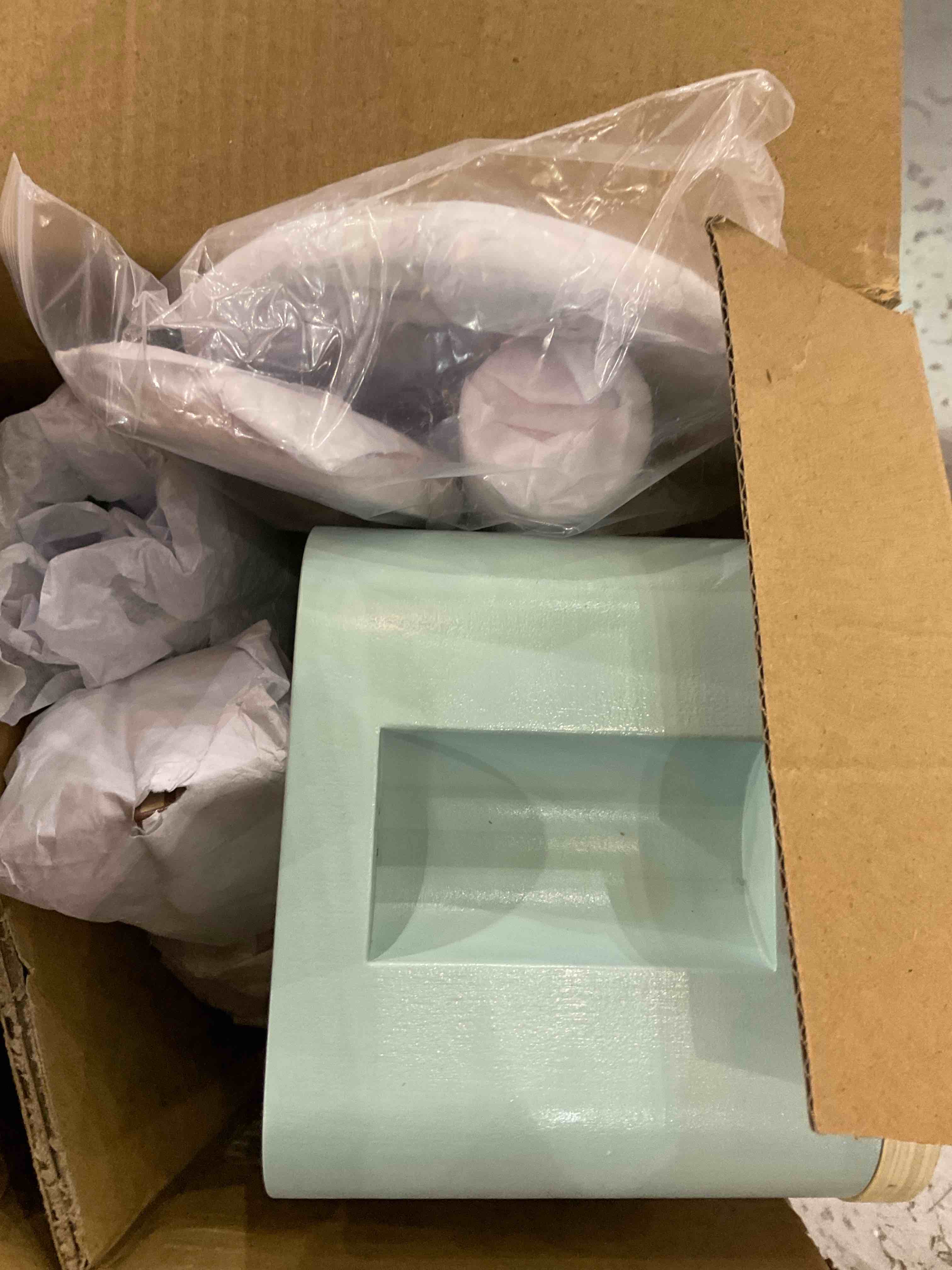 https://s3.amazonaws.com/lotting-images-prod/BargainHunt/EXS00707958_1707925912682.jpeg