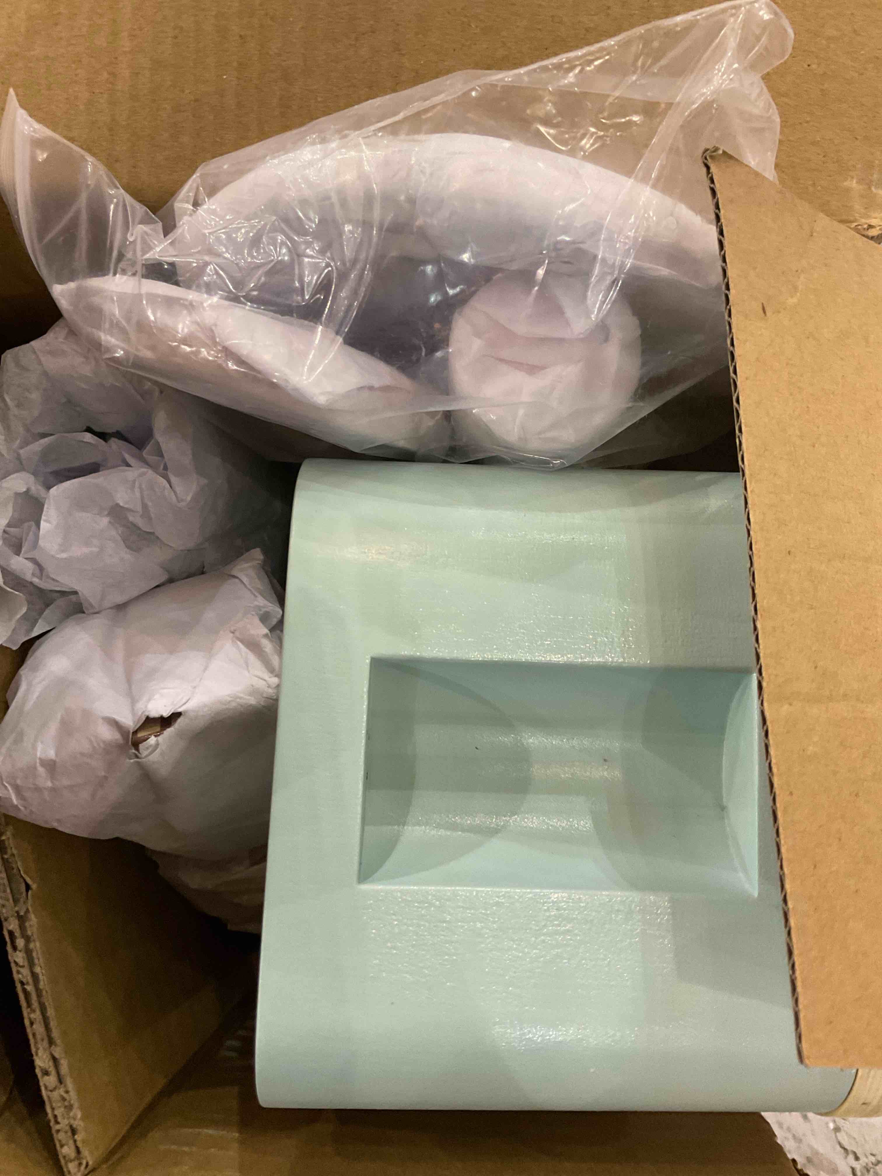 https://s3.amazonaws.com/lotting-images-prod/BargainHunt/EXS00707958_1707925913551.jpeg
