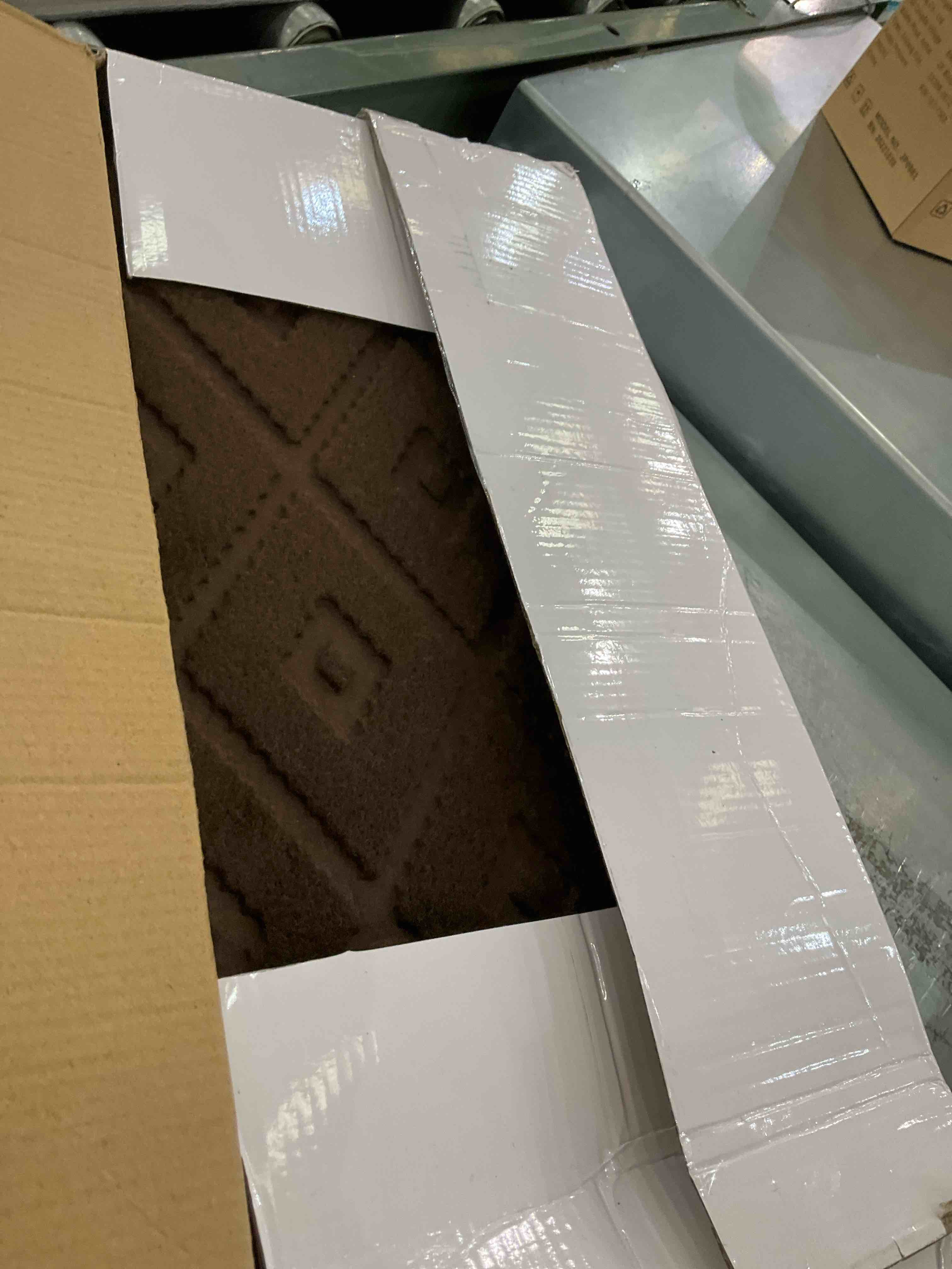 https://s3.amazonaws.com/lotting-images-prod/BargainHunt/EXS00708743_1706898213526.jpeg