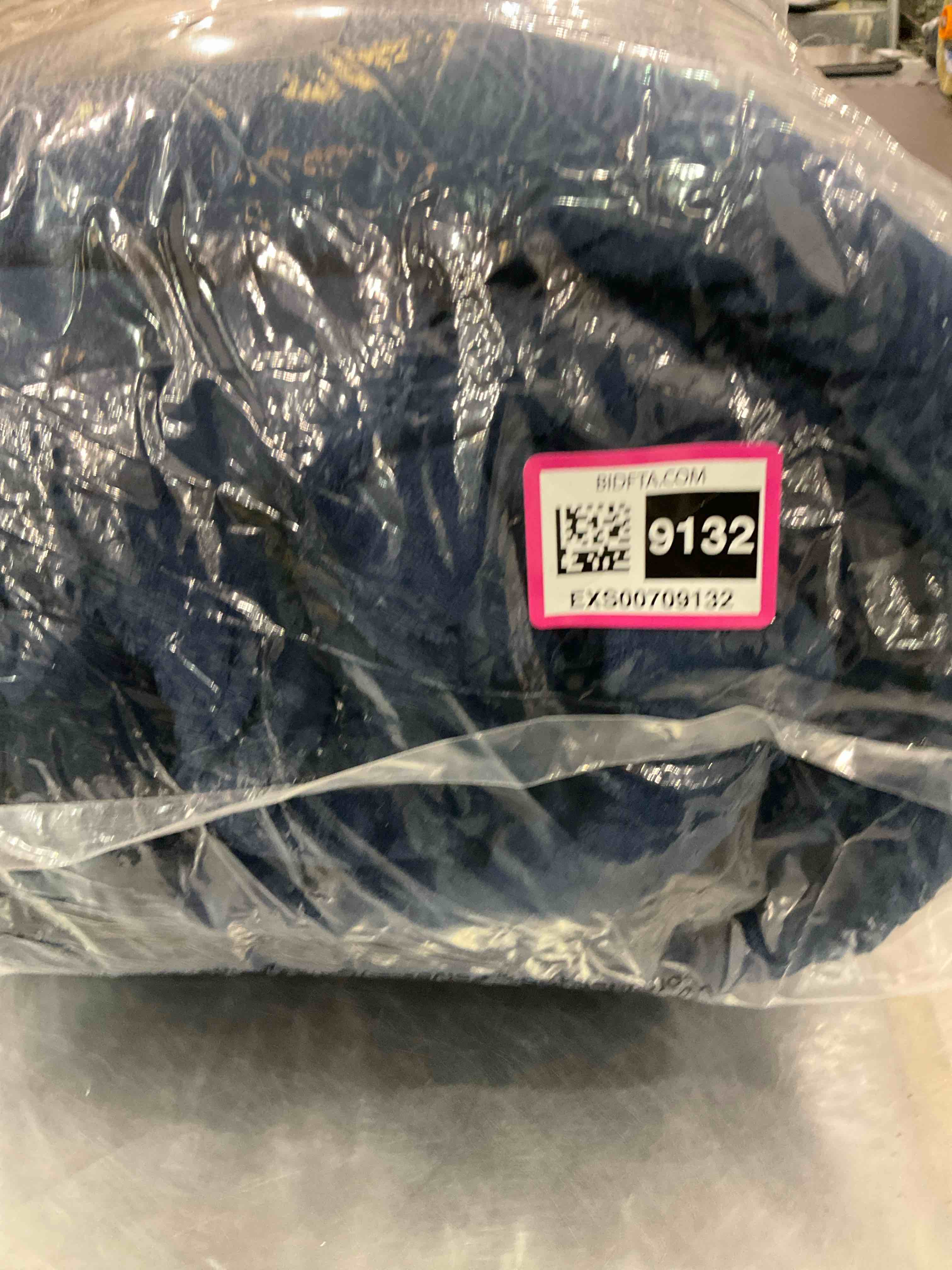 https://s3.amazonaws.com/lotting-images-prod/BargainHunt/EXS00709132_1707404788619.jpeg