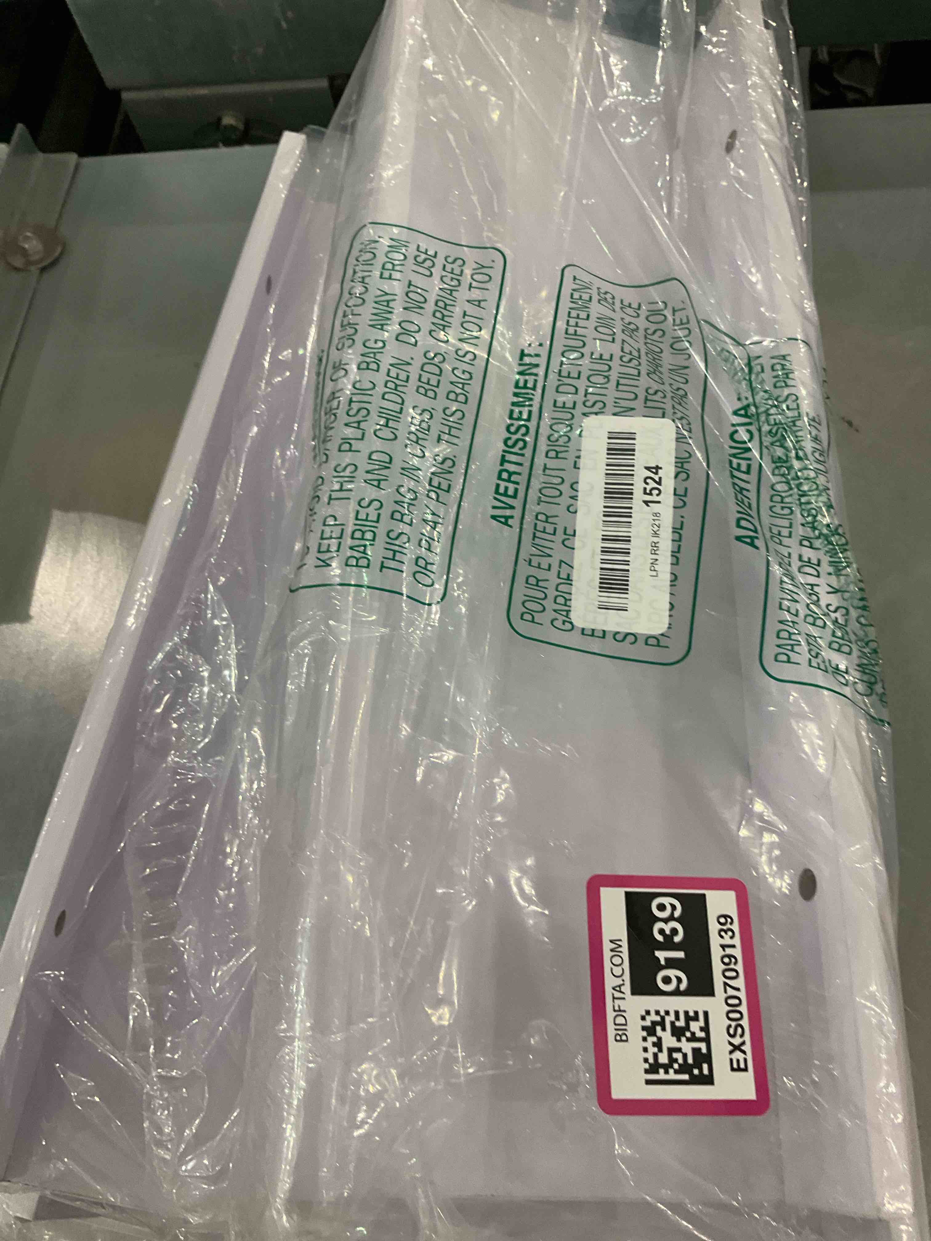 https://s3.amazonaws.com/lotting-images-prod/BargainHunt/EXS00709139_1707403814600.jpeg