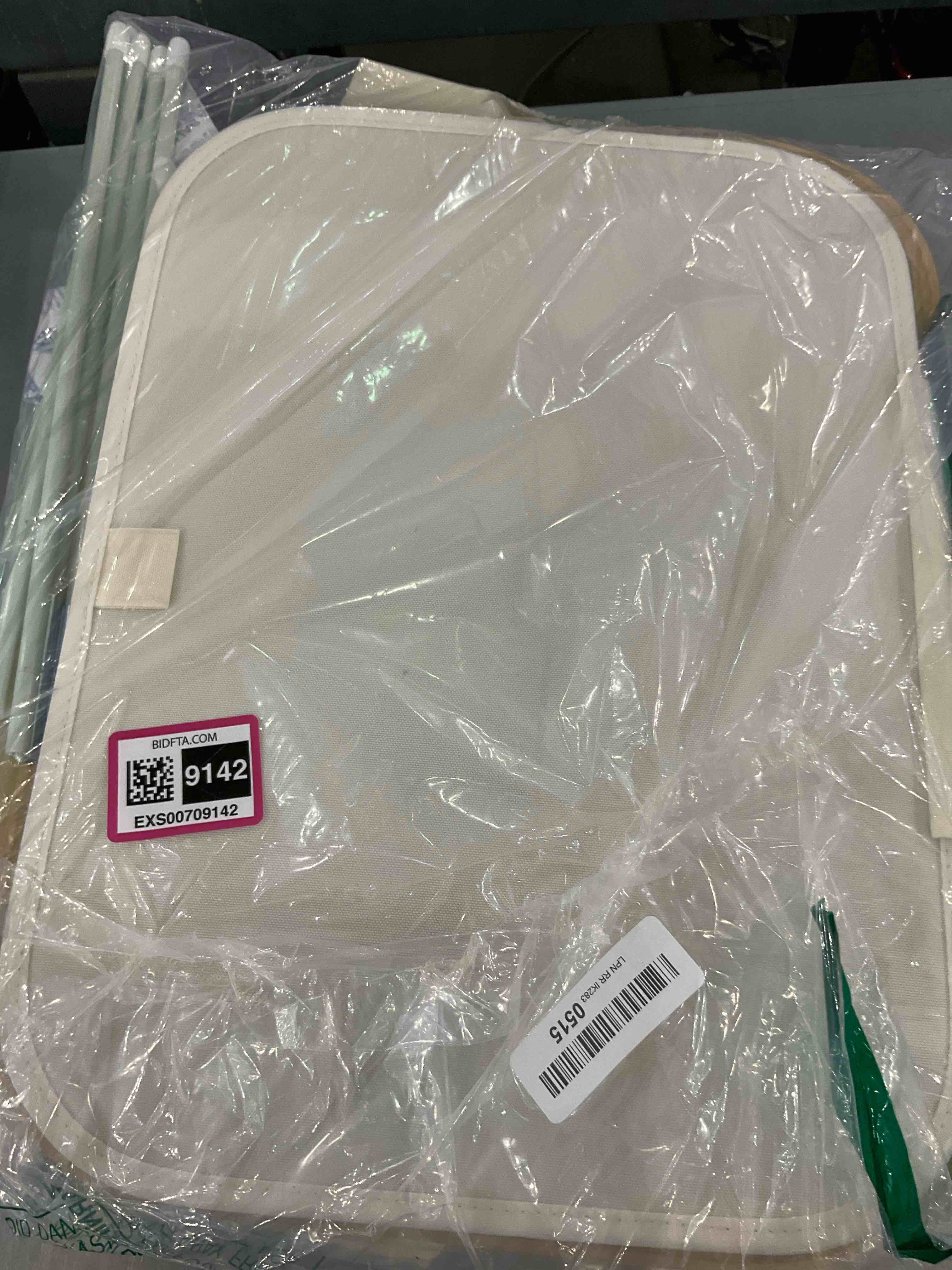 https://s3.amazonaws.com/lotting-images-prod/BargainHunt/EXS00709142_1707403419608.jpeg