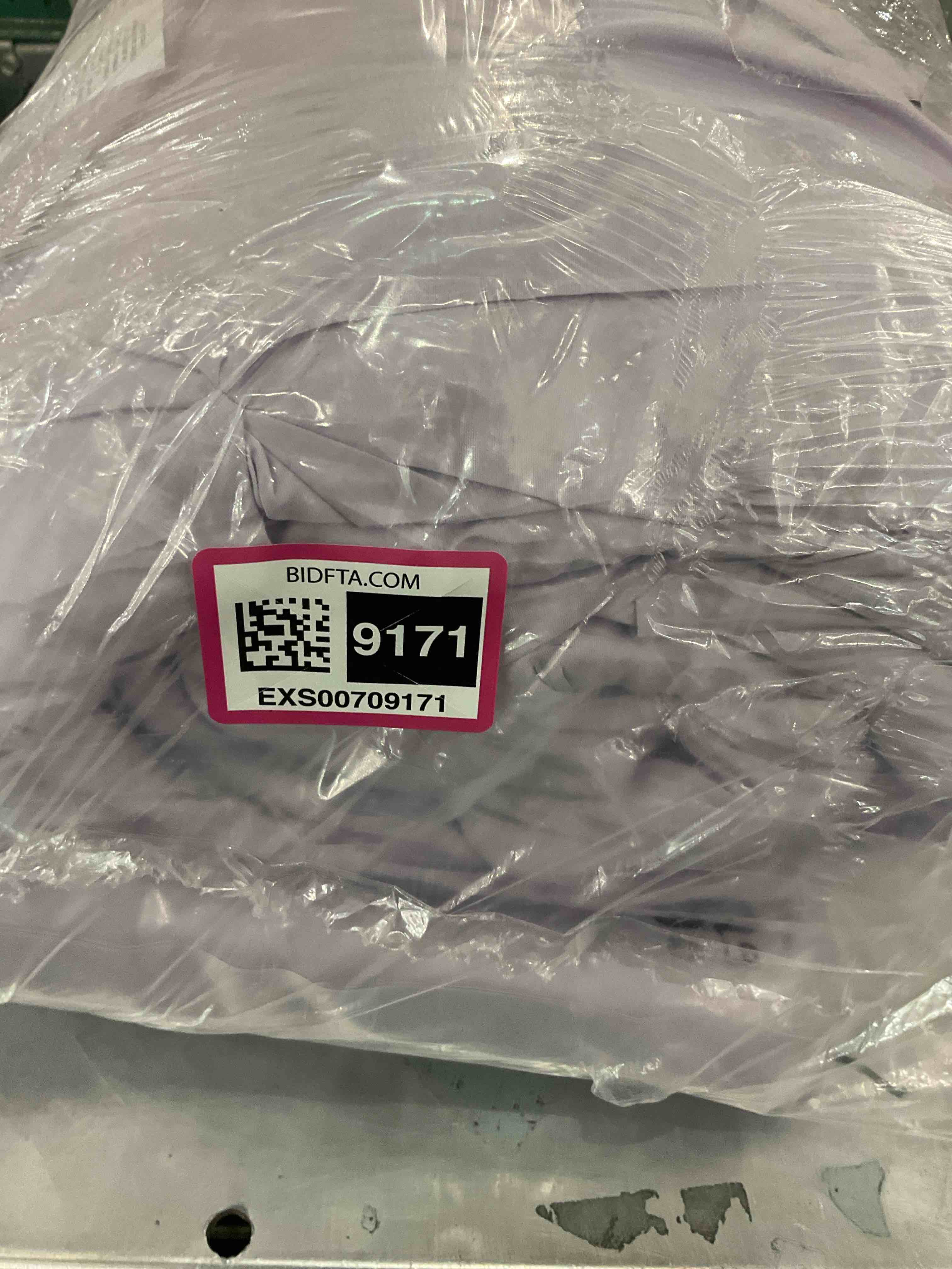 https://s3.amazonaws.com/lotting-images-prod/BargainHunt/EXS00709171_1707404954785.jpeg