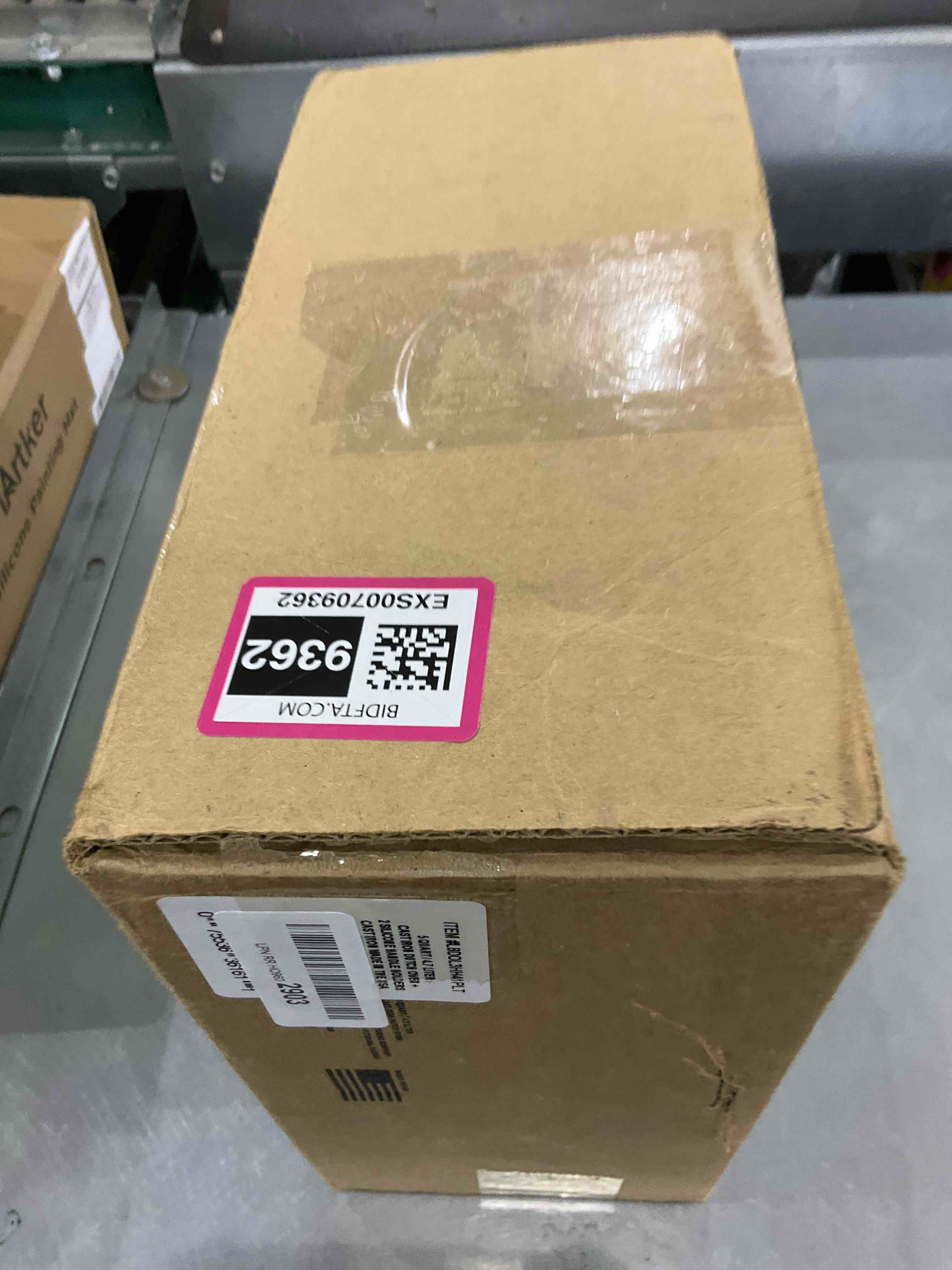 https://s3.amazonaws.com/lotting-images-prod/BargainHunt/EXS00709362_1707827876369.jpeg