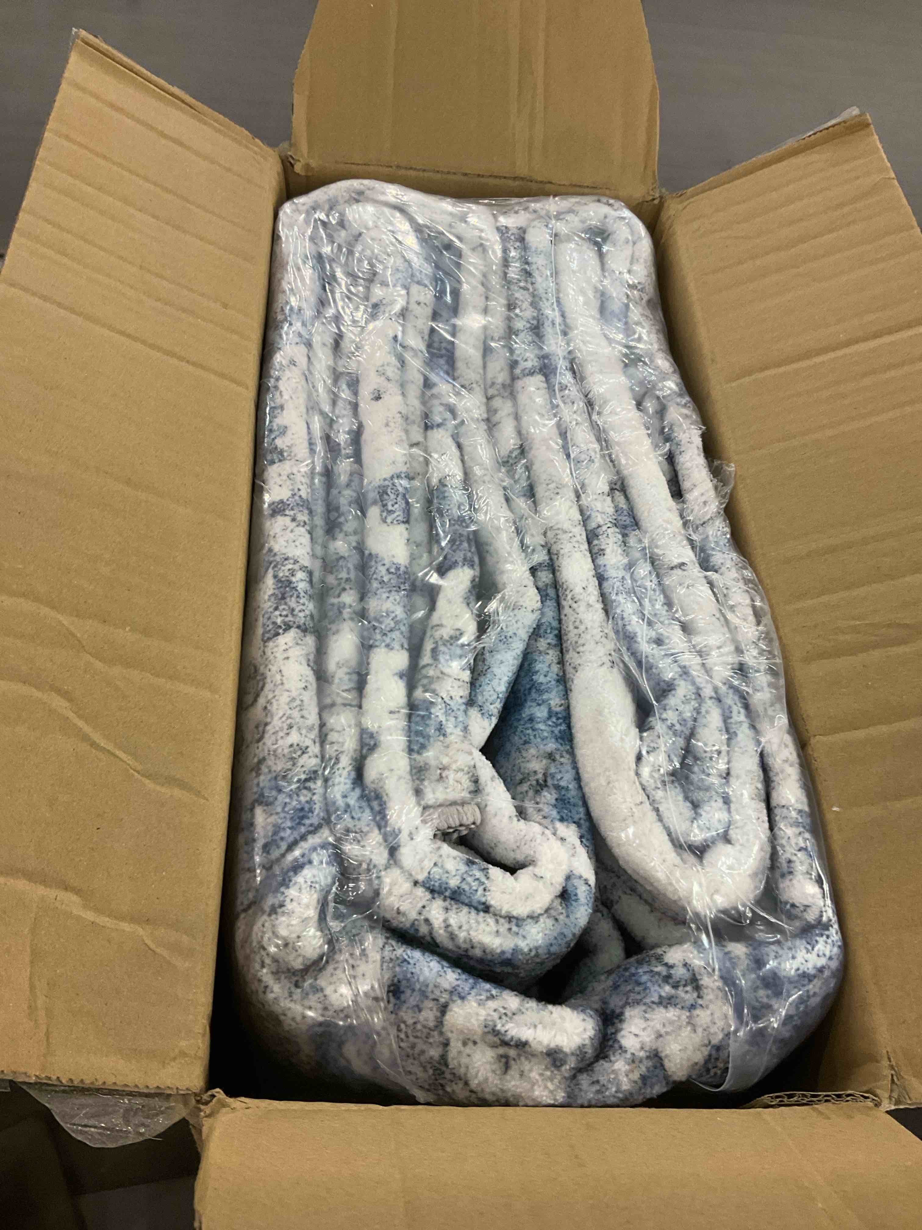 https://s3.amazonaws.com/lotting-images-prod/BargainHunt/EXS00710000_1707768667123.jpeg