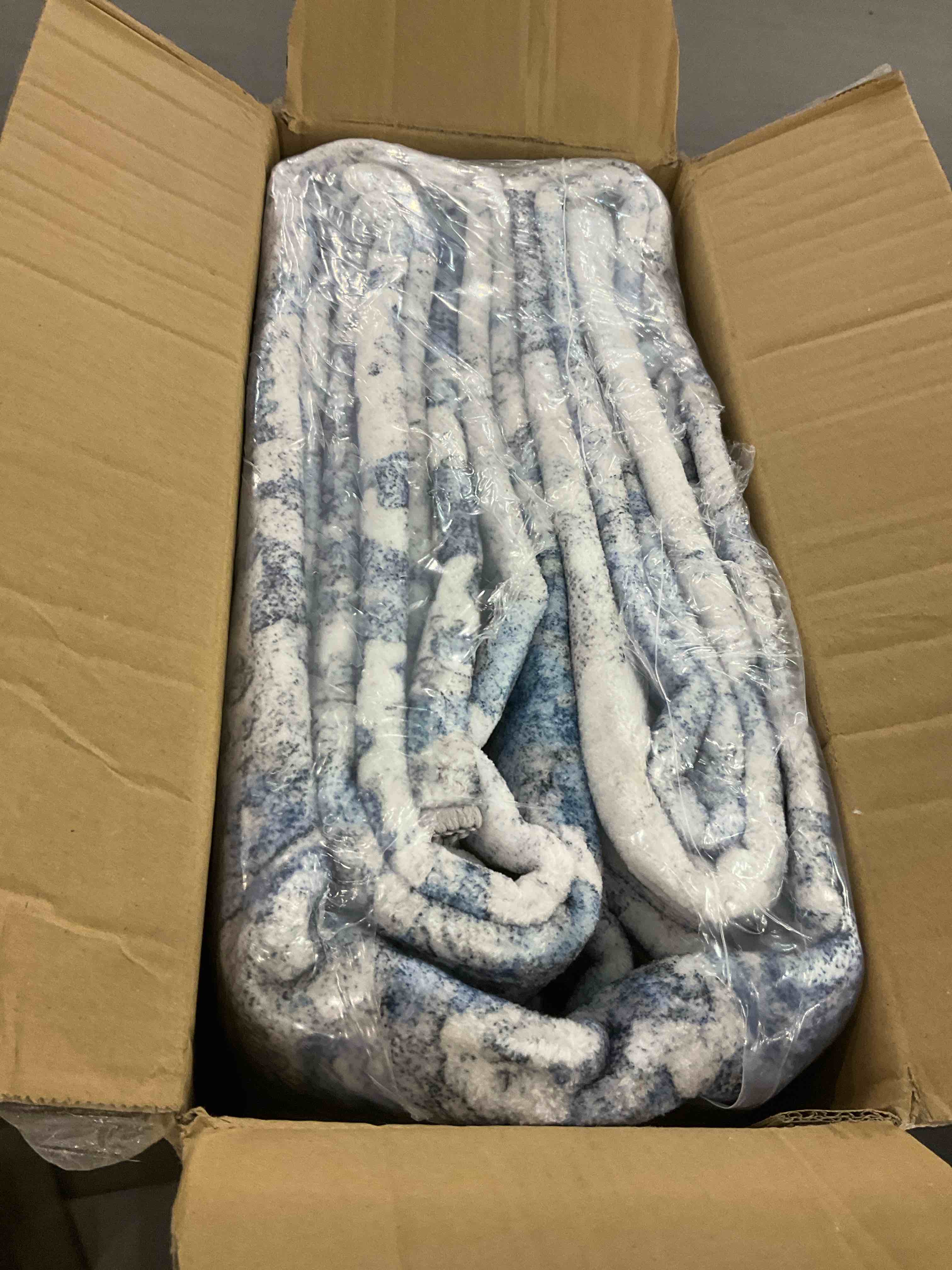 https://s3.amazonaws.com/lotting-images-prod/BargainHunt/EXS00710000_1707768668049.jpeg