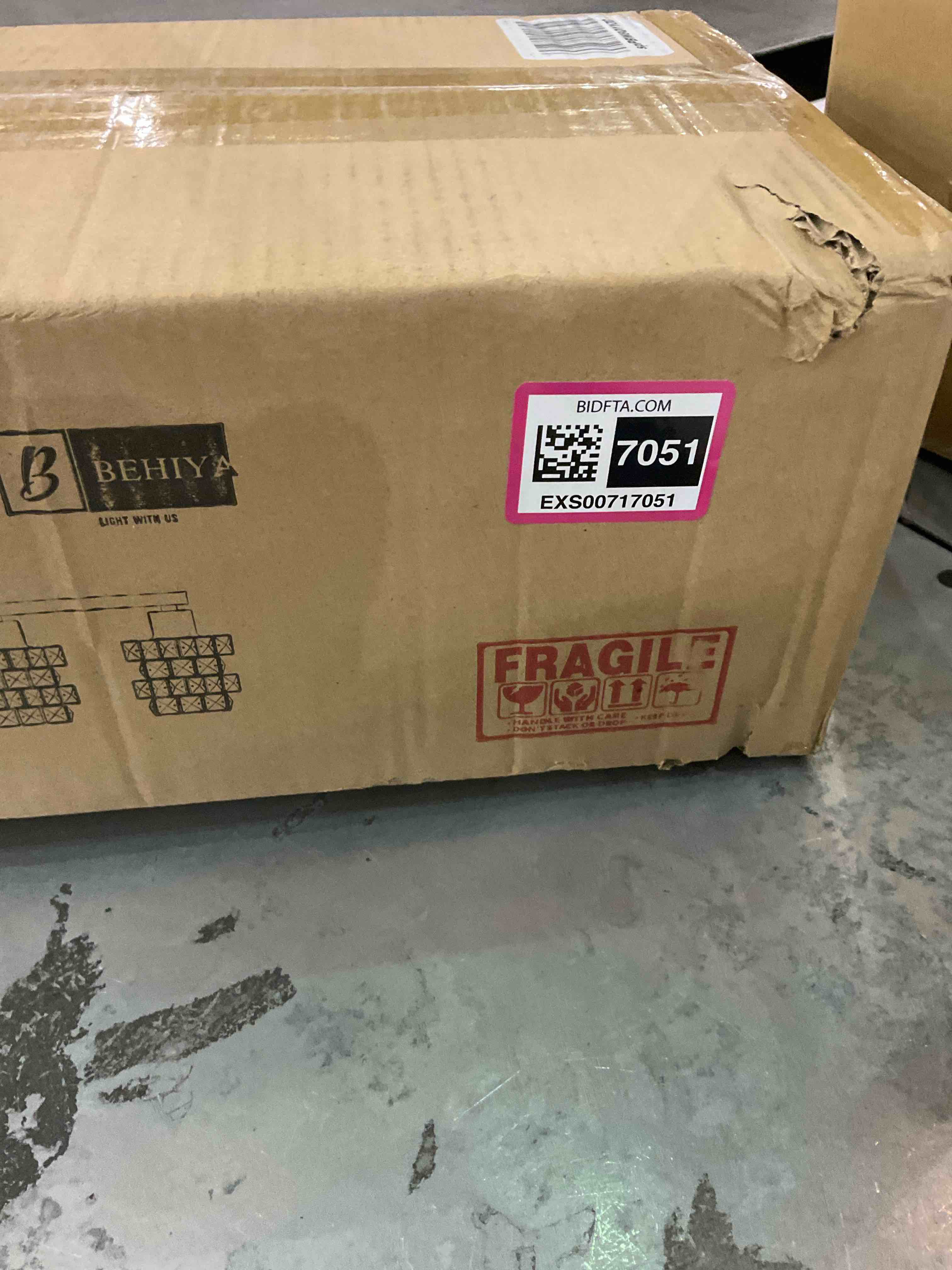 https://s3.amazonaws.com/lotting-images-prod/BargainHunt/EXS00717051_1716381391209.jpeg
