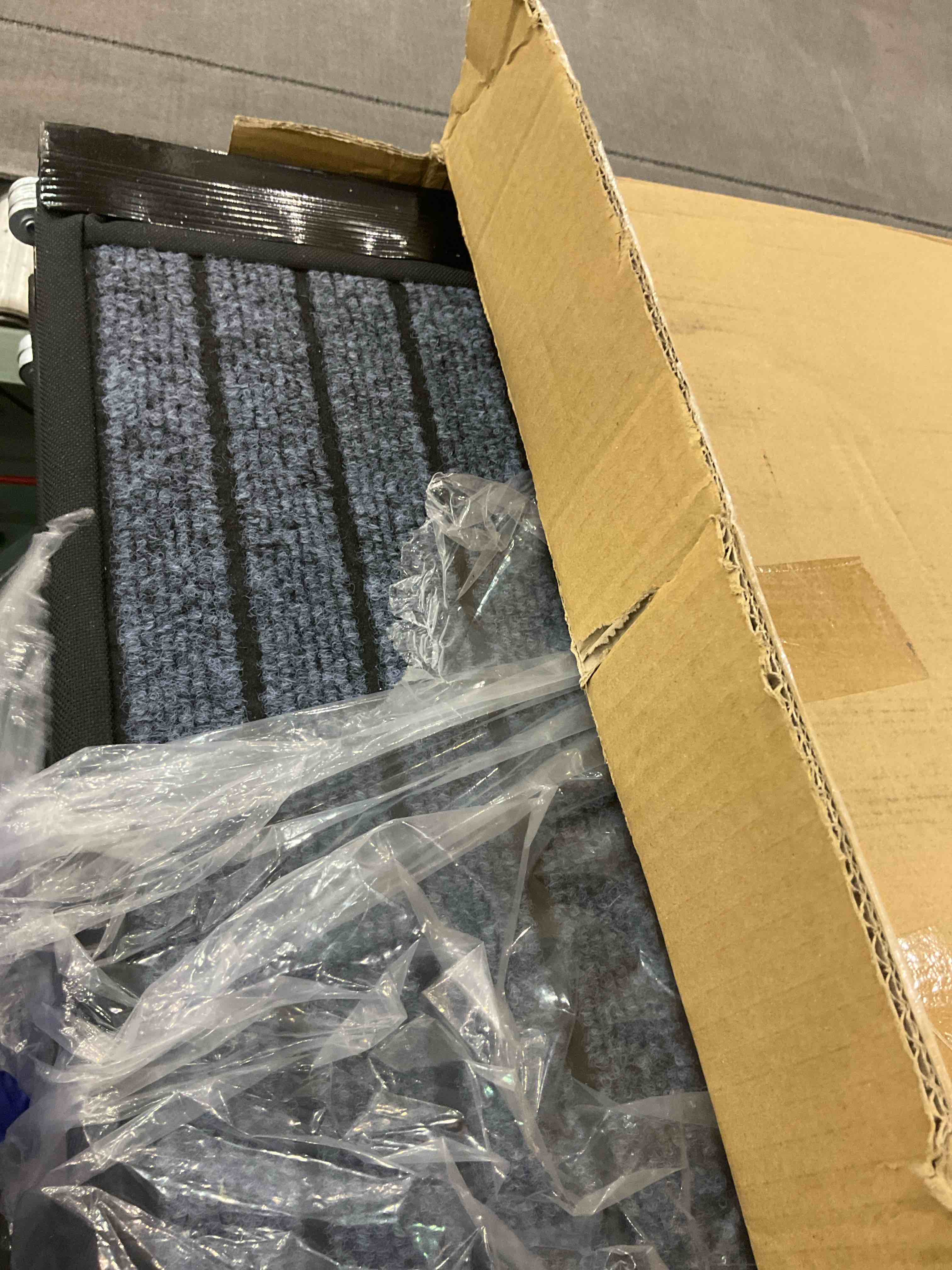 https://s3.amazonaws.com/lotting-images-prod/BargainHunt/EXS00717131_1716403168171.jpeg