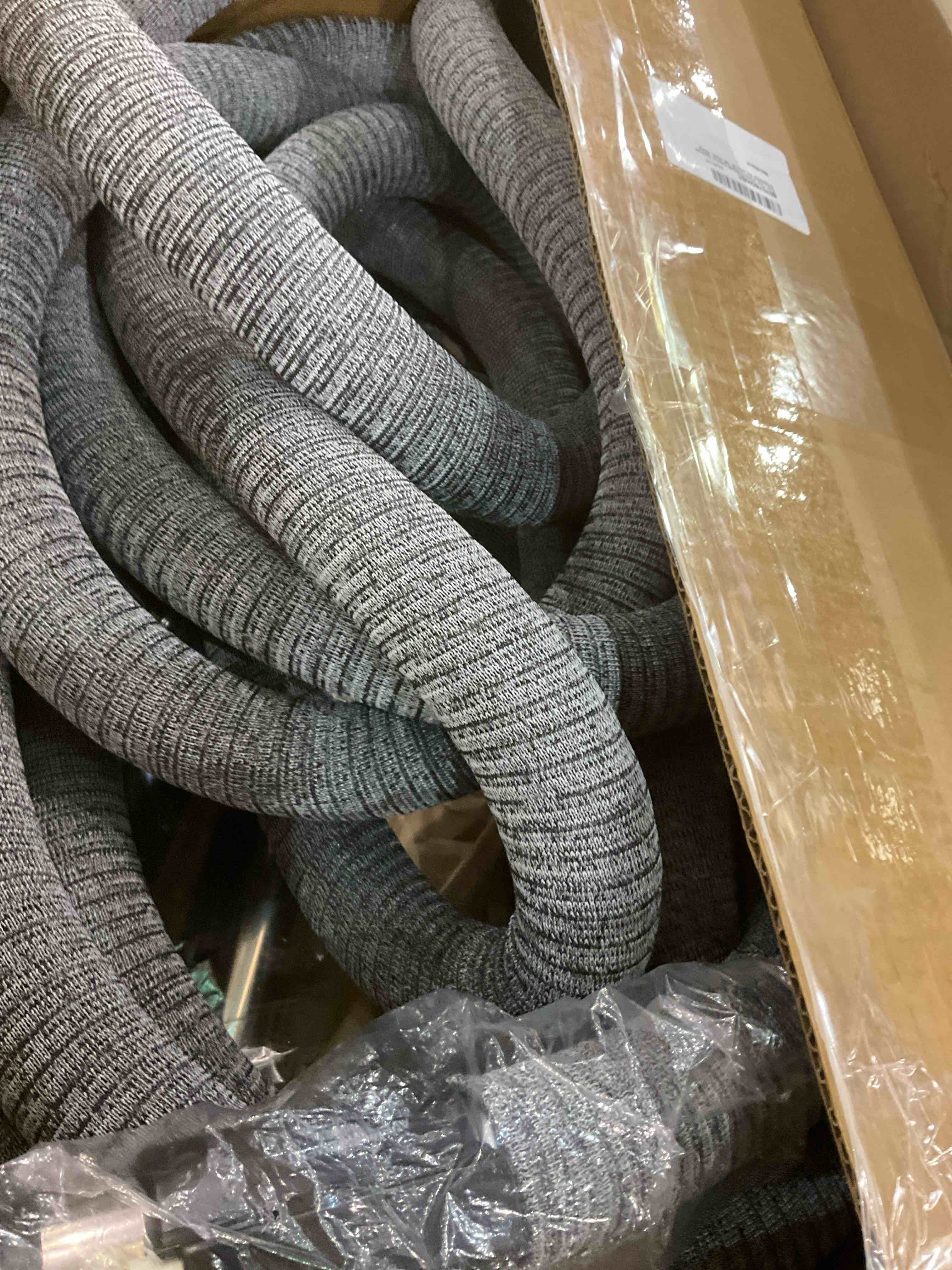 https://s3.amazonaws.com/lotting-images-prod/BargainHunt/EXS00717261_1716552811833.jpeg