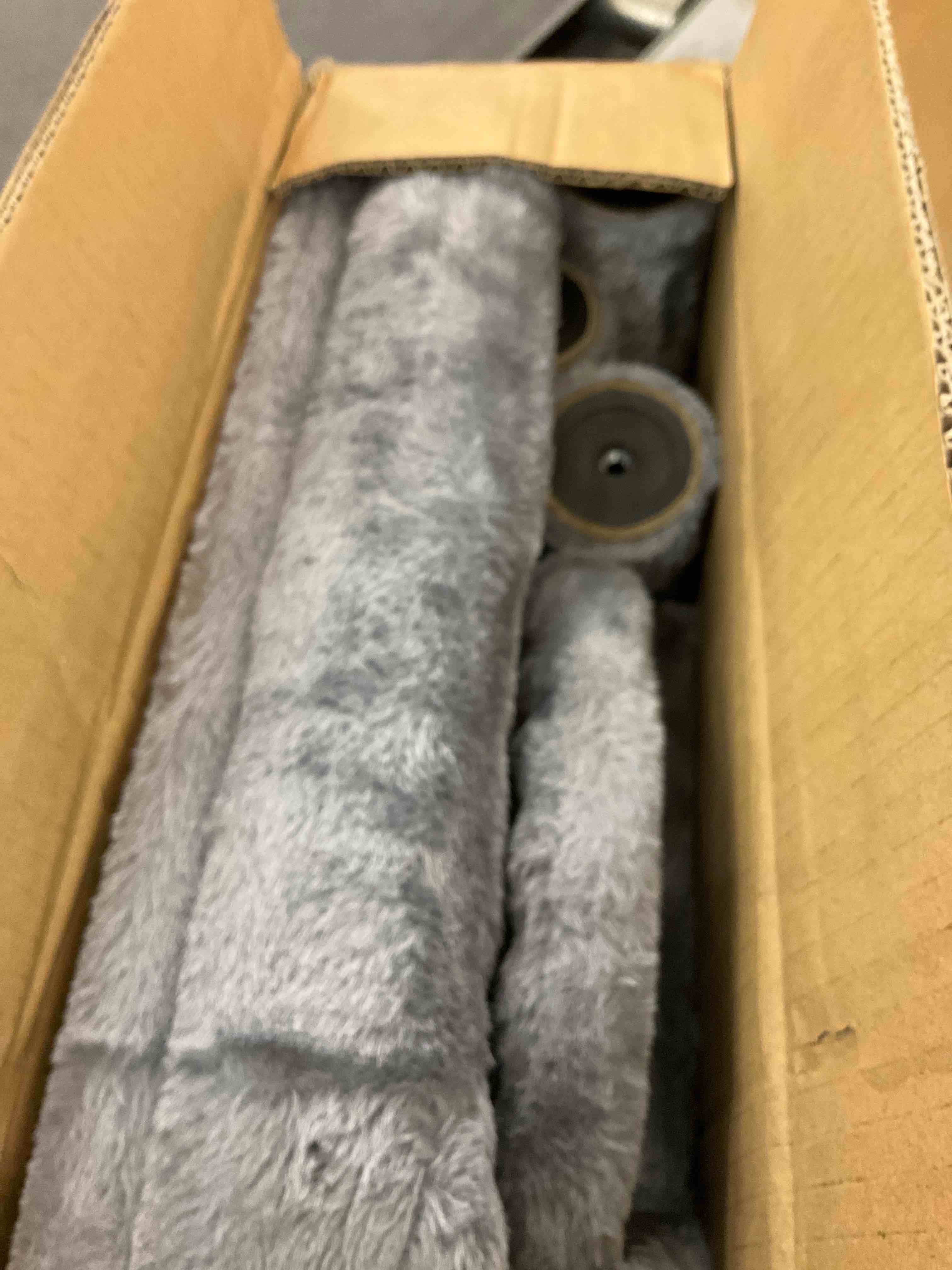 https://s3.amazonaws.com/lotting-images-prod/BargainHunt/EXS00717393_1716908760643.jpeg