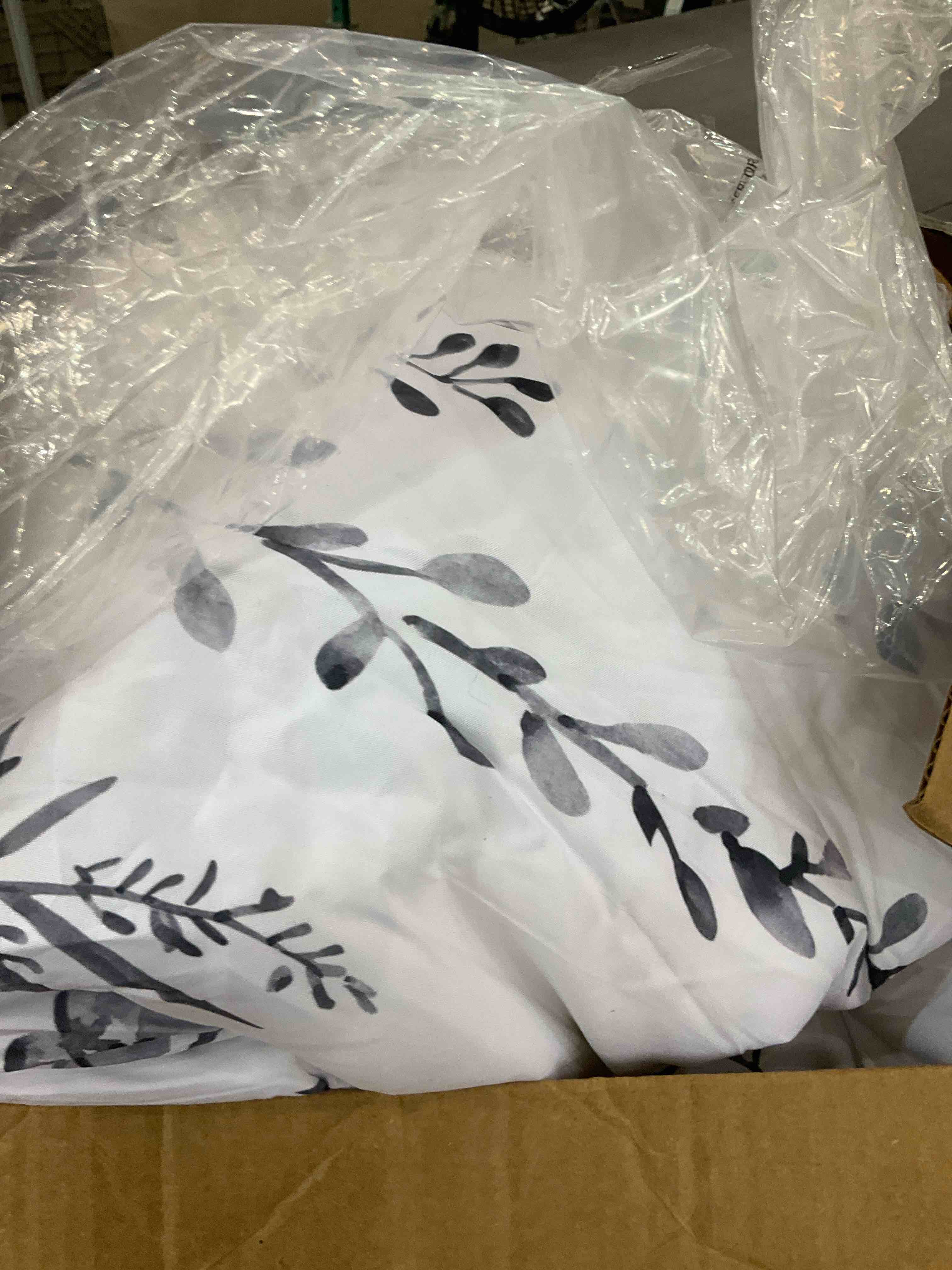 https://s3.amazonaws.com/lotting-images-prod/BargainHunt/EXS00717405_1716910434271.jpeg