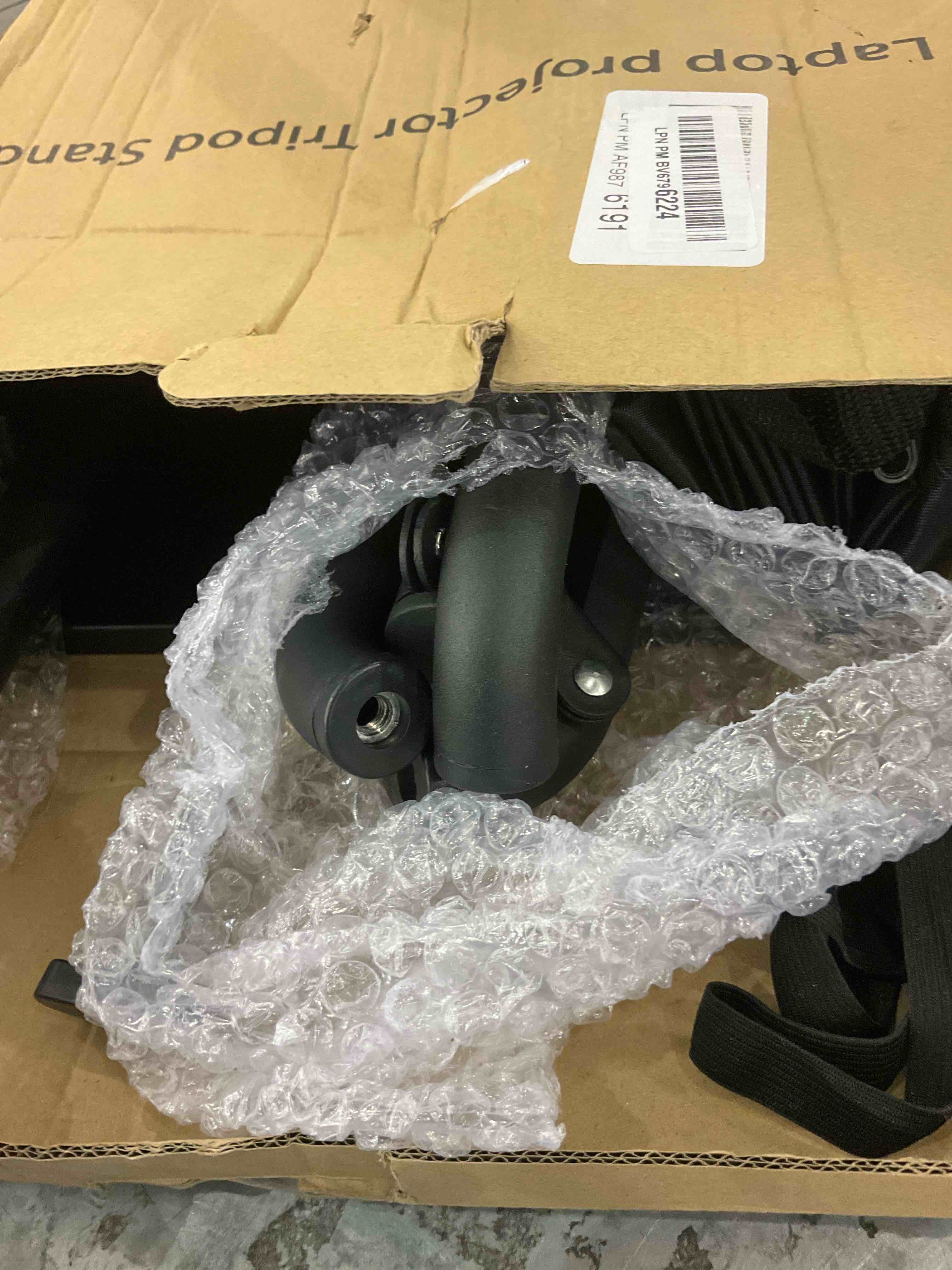 https://s3.amazonaws.com/lotting-images-prod/BargainHunt/EXS00717478_1716982189746.jpeg