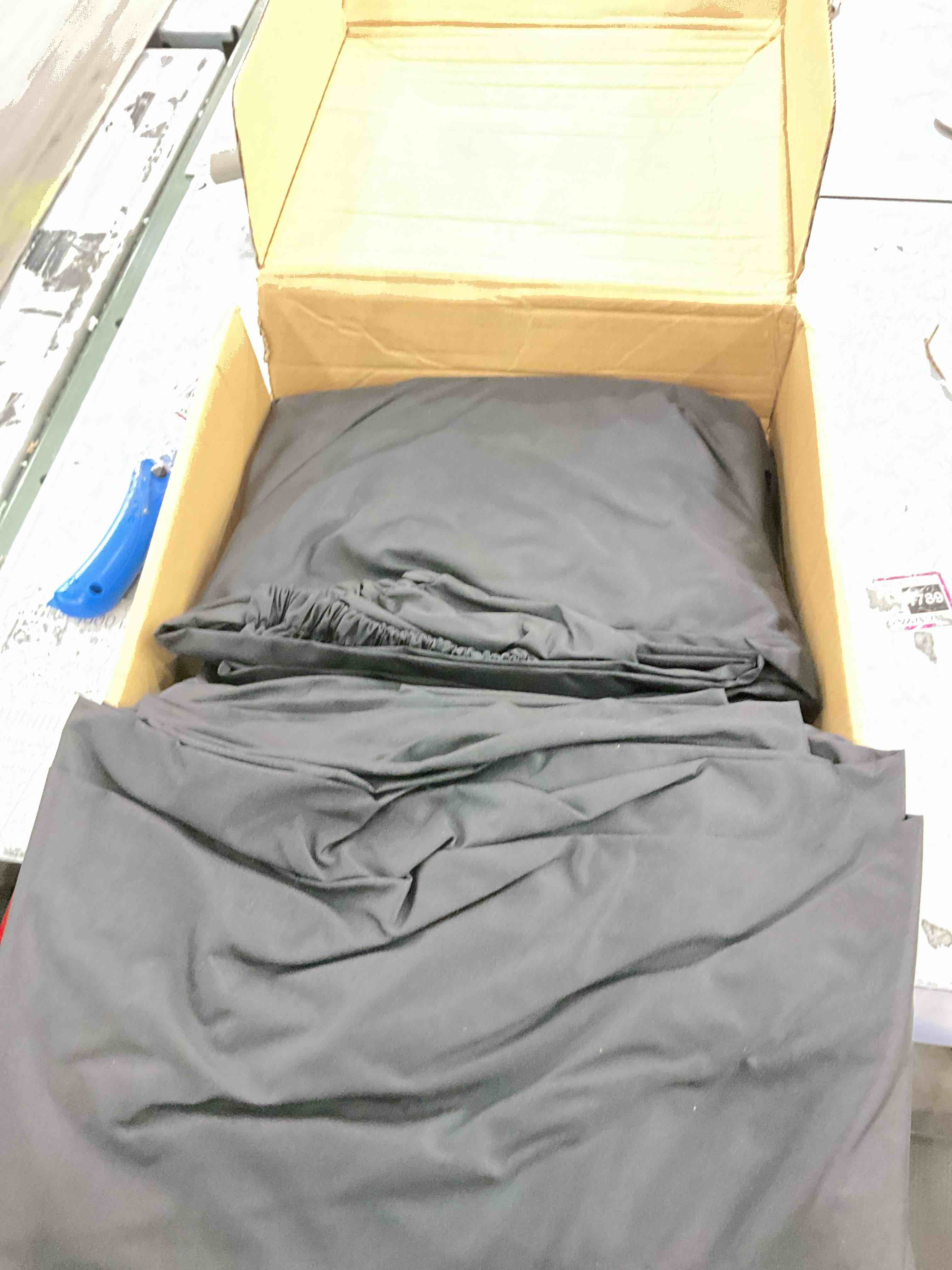 https://s3.amazonaws.com/lotting-images-prod/BargainHunt/EXS00720043_1710852709829.jpeg
