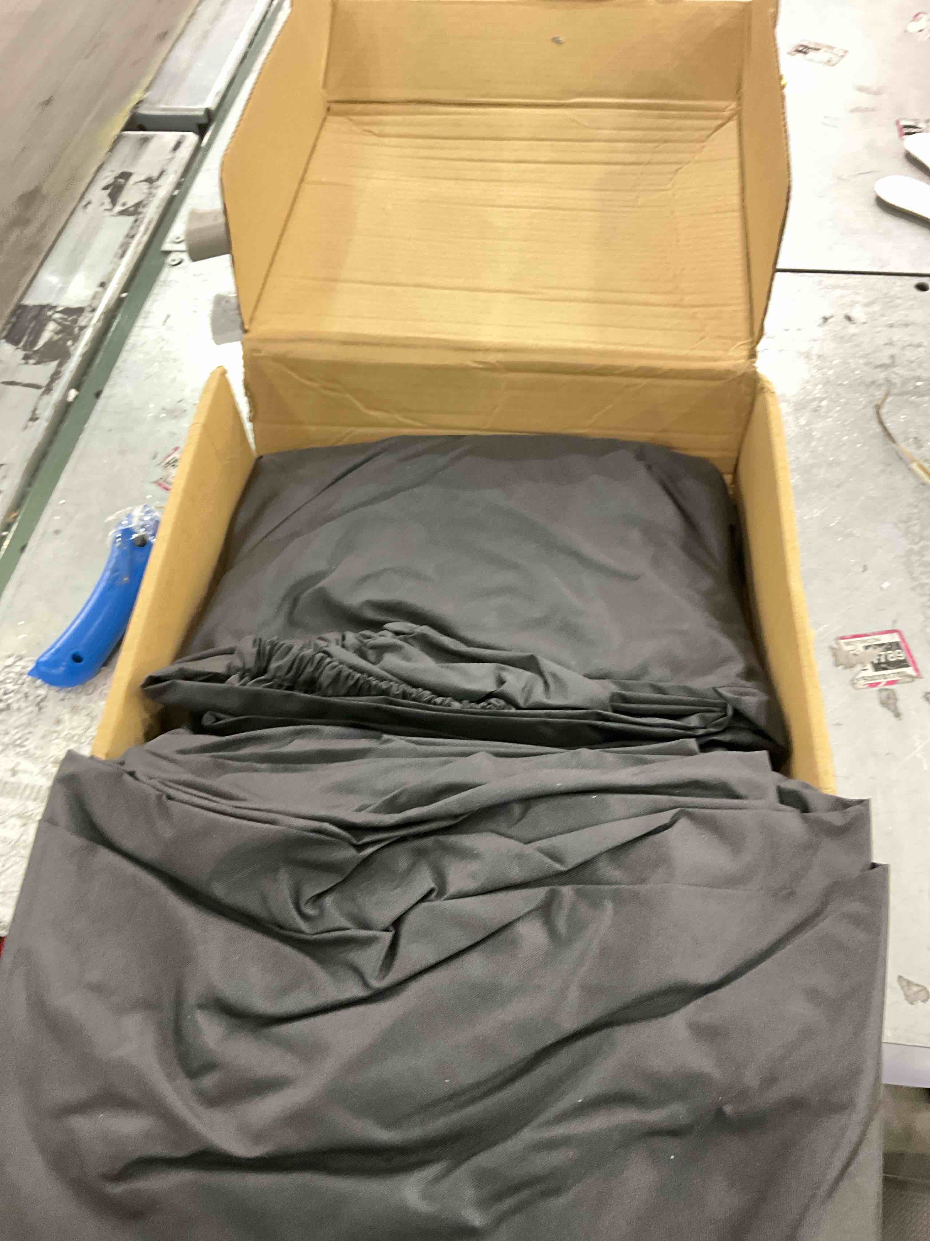 https://s3.amazonaws.com/lotting-images-prod/BargainHunt/EXS00720043_1710852710979.jpeg