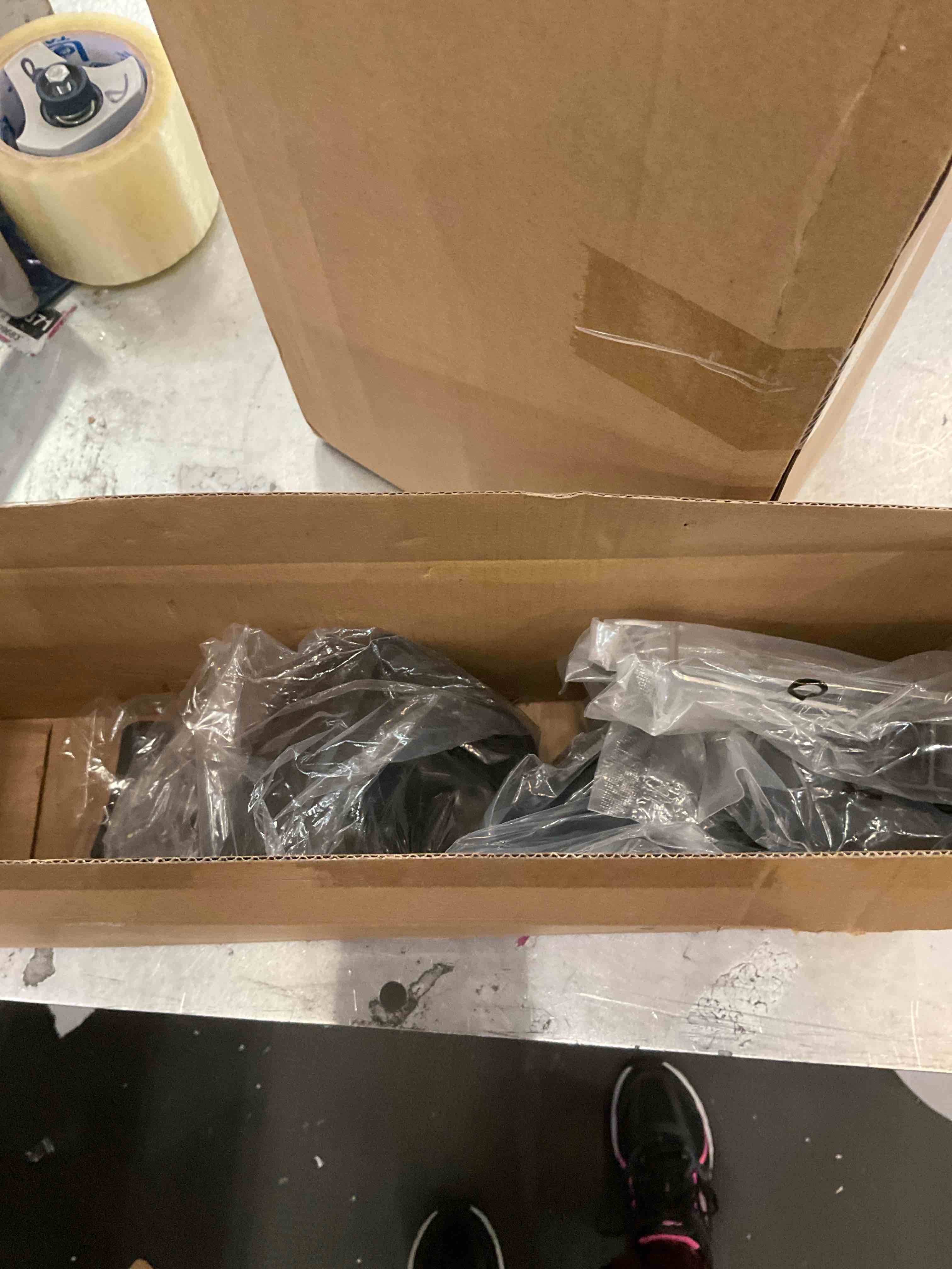 https://s3.amazonaws.com/lotting-images-prod/BargainHunt/EXS00720206_1710868557284.jpeg