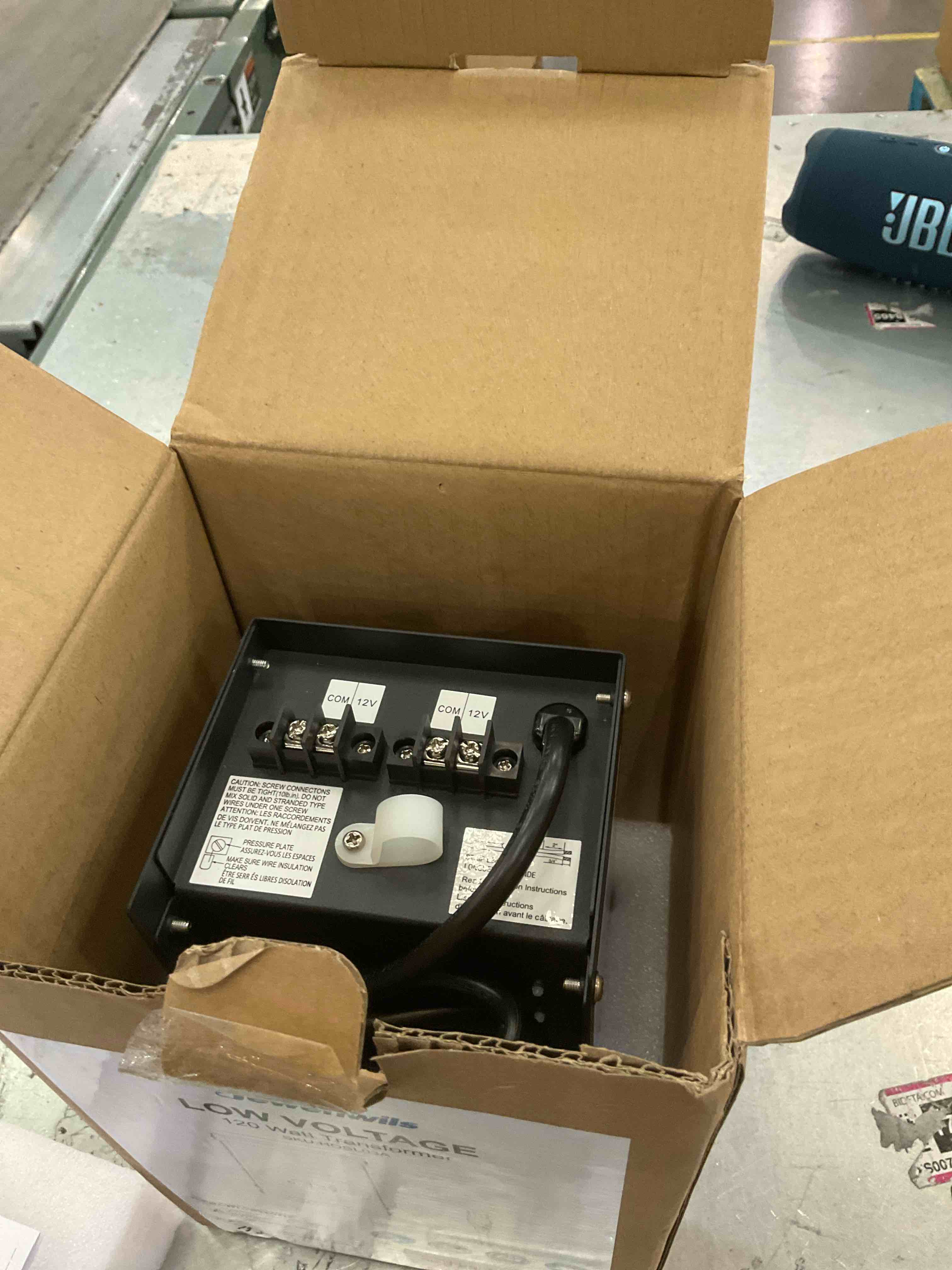 https://s3.amazonaws.com/lotting-images-prod/BargainHunt/EXS00720210_1710868839140.jpeg