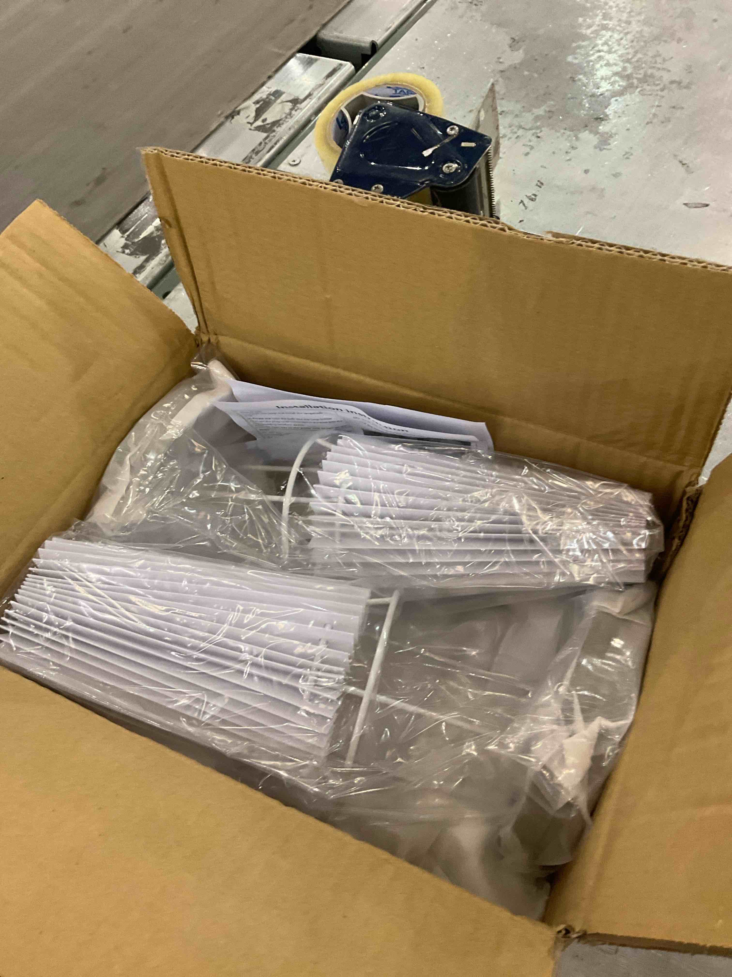 https://s3.amazonaws.com/lotting-images-prod/BargainHunt/EXS00720335_1710942183350.jpeg