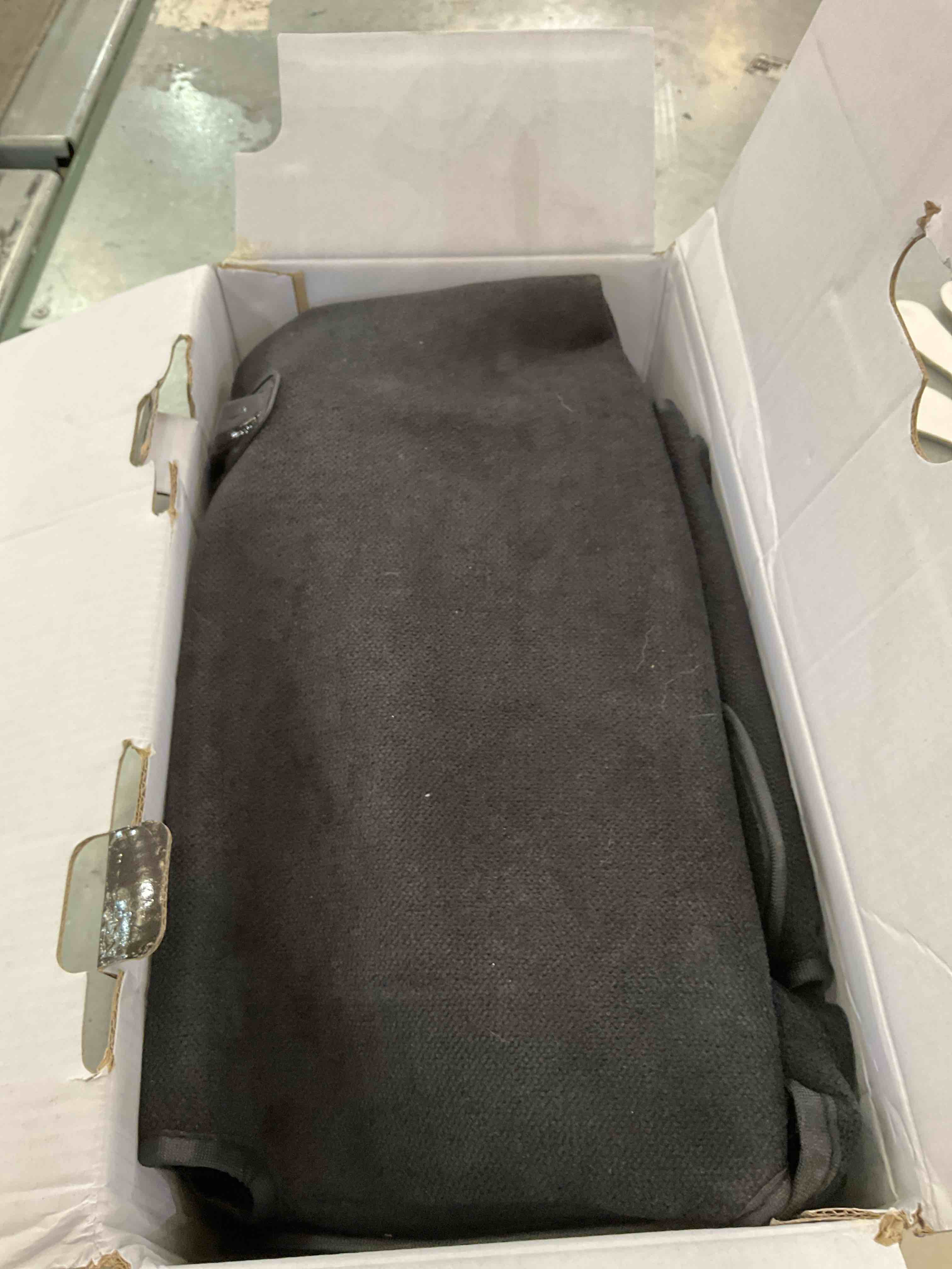 https://s3.amazonaws.com/lotting-images-prod/BargainHunt/EXS00720399_1710949131573.jpeg
