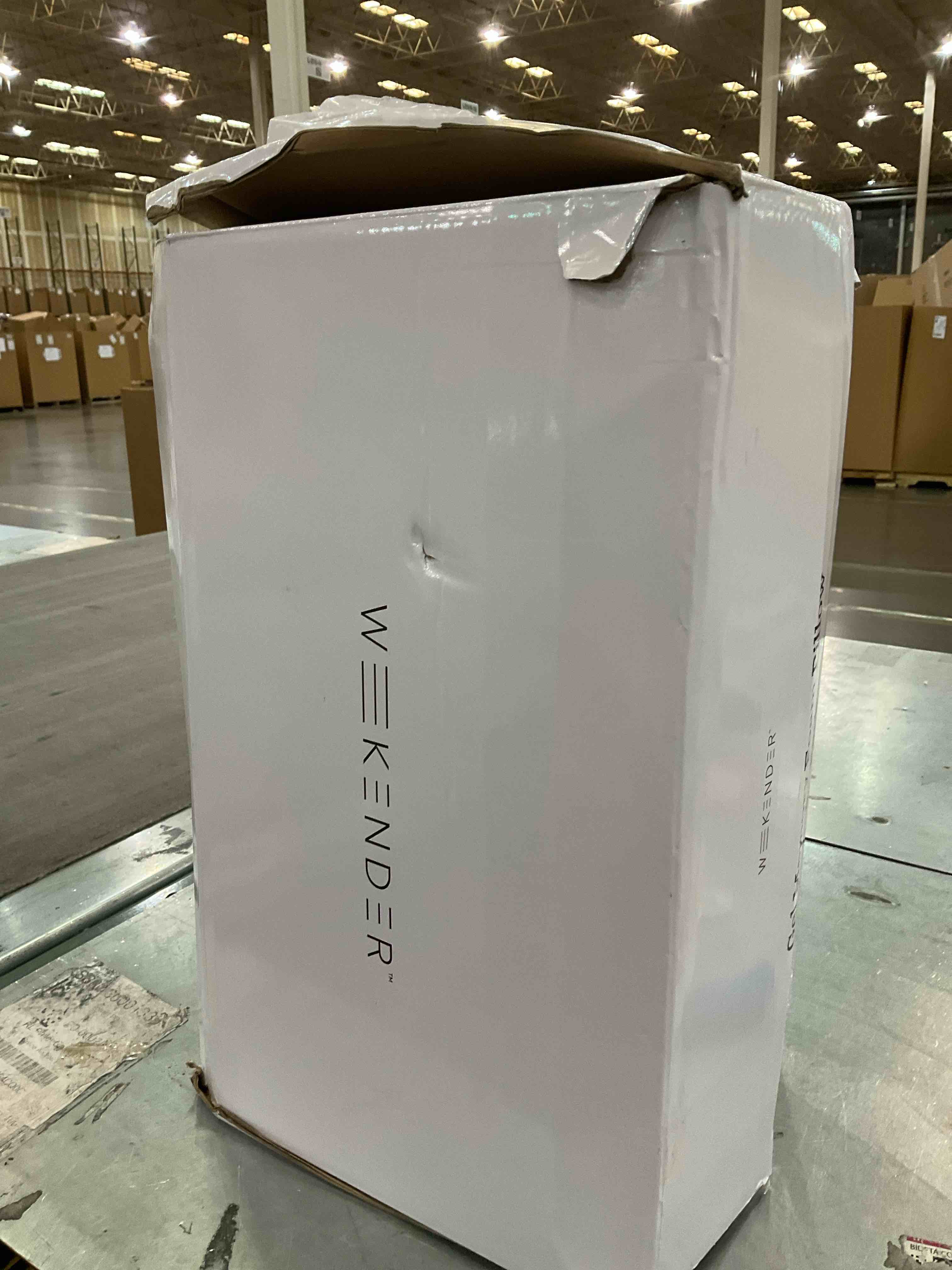https://s3.amazonaws.com/lotting-images-prod/BargainHunt/EXS00720409_1710953449980.jpeg