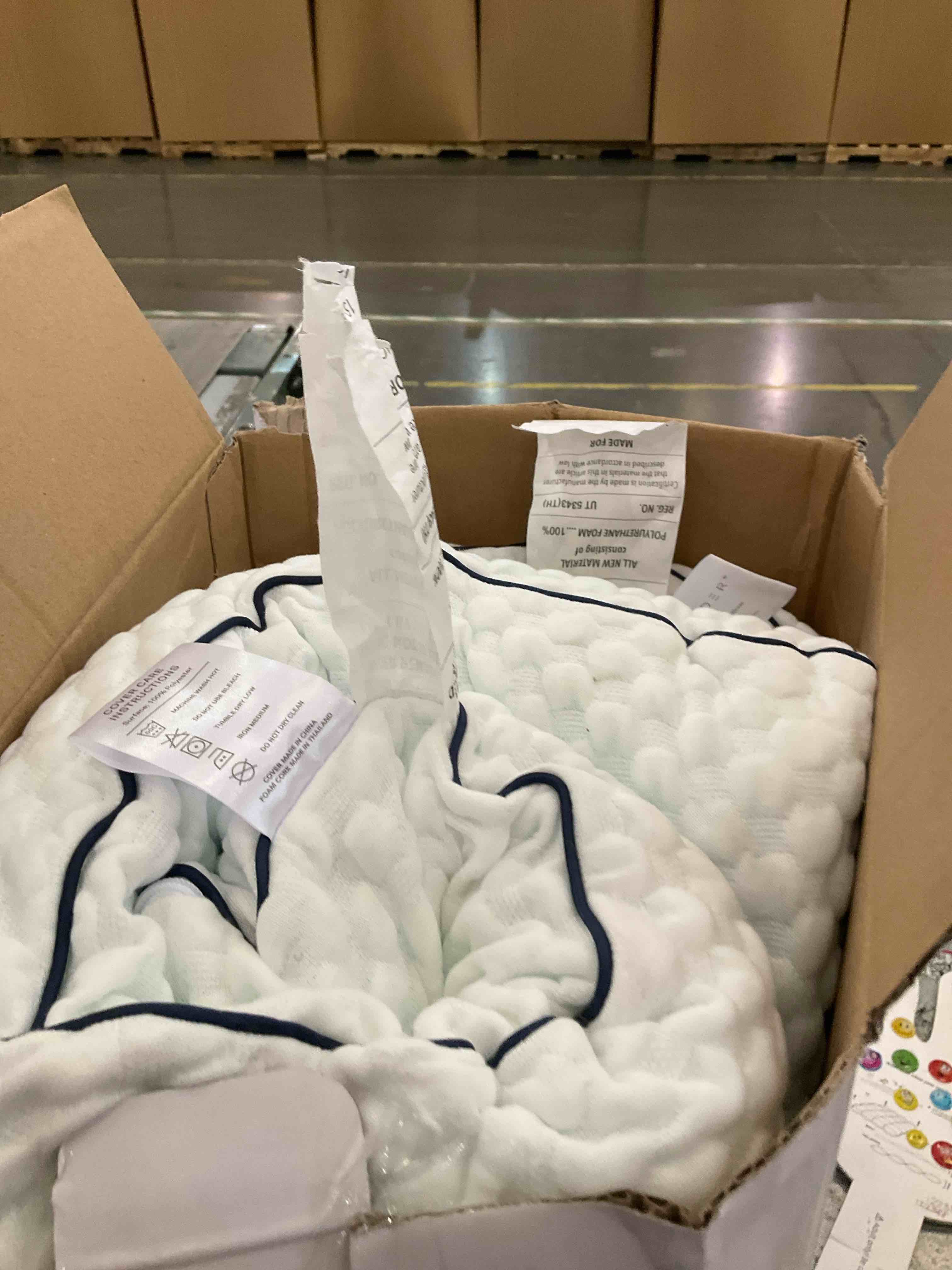https://s3.amazonaws.com/lotting-images-prod/BargainHunt/EXS00720409_1710953467090.jpeg