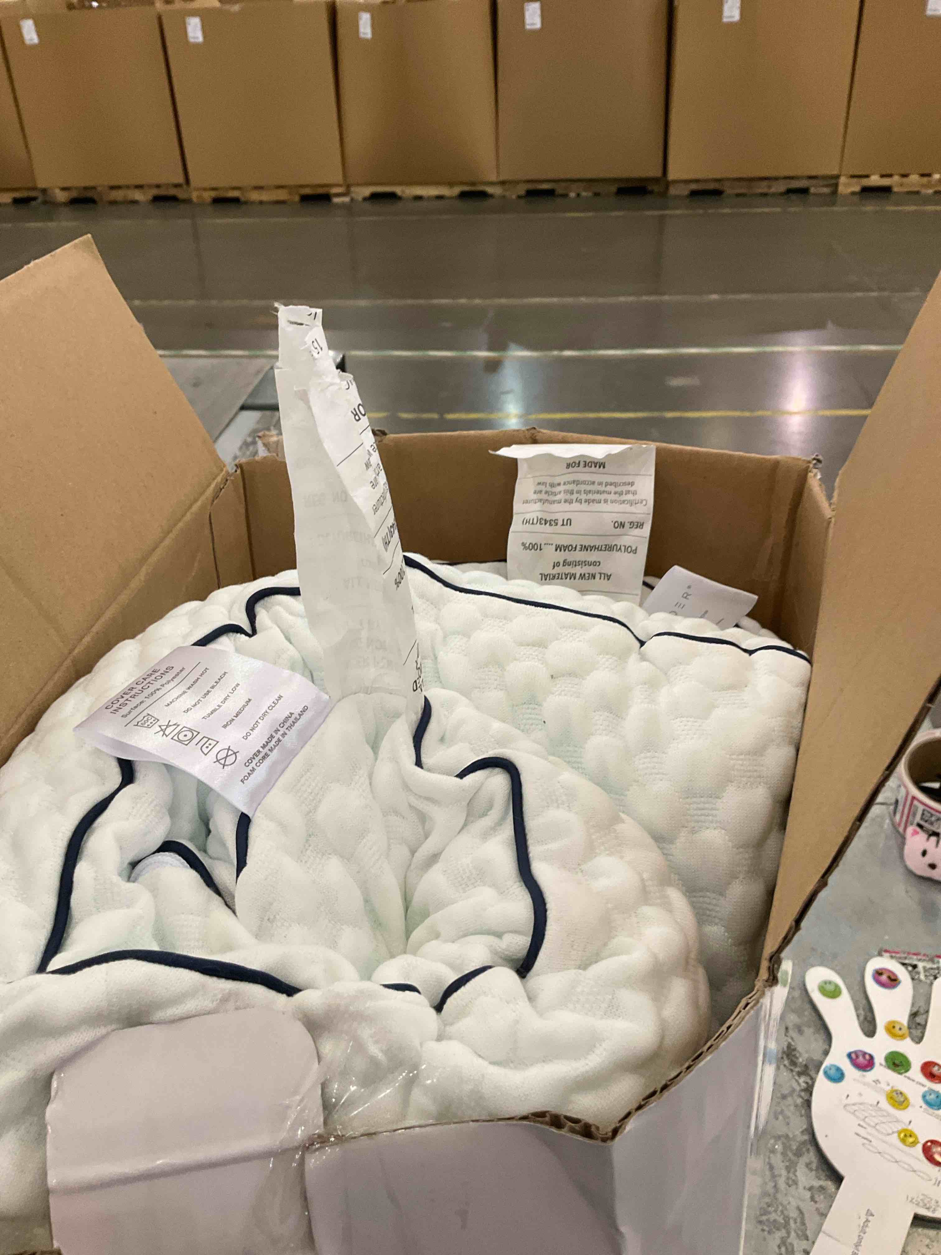 https://s3.amazonaws.com/lotting-images-prod/BargainHunt/EXS00720409_1710953467994.jpeg
