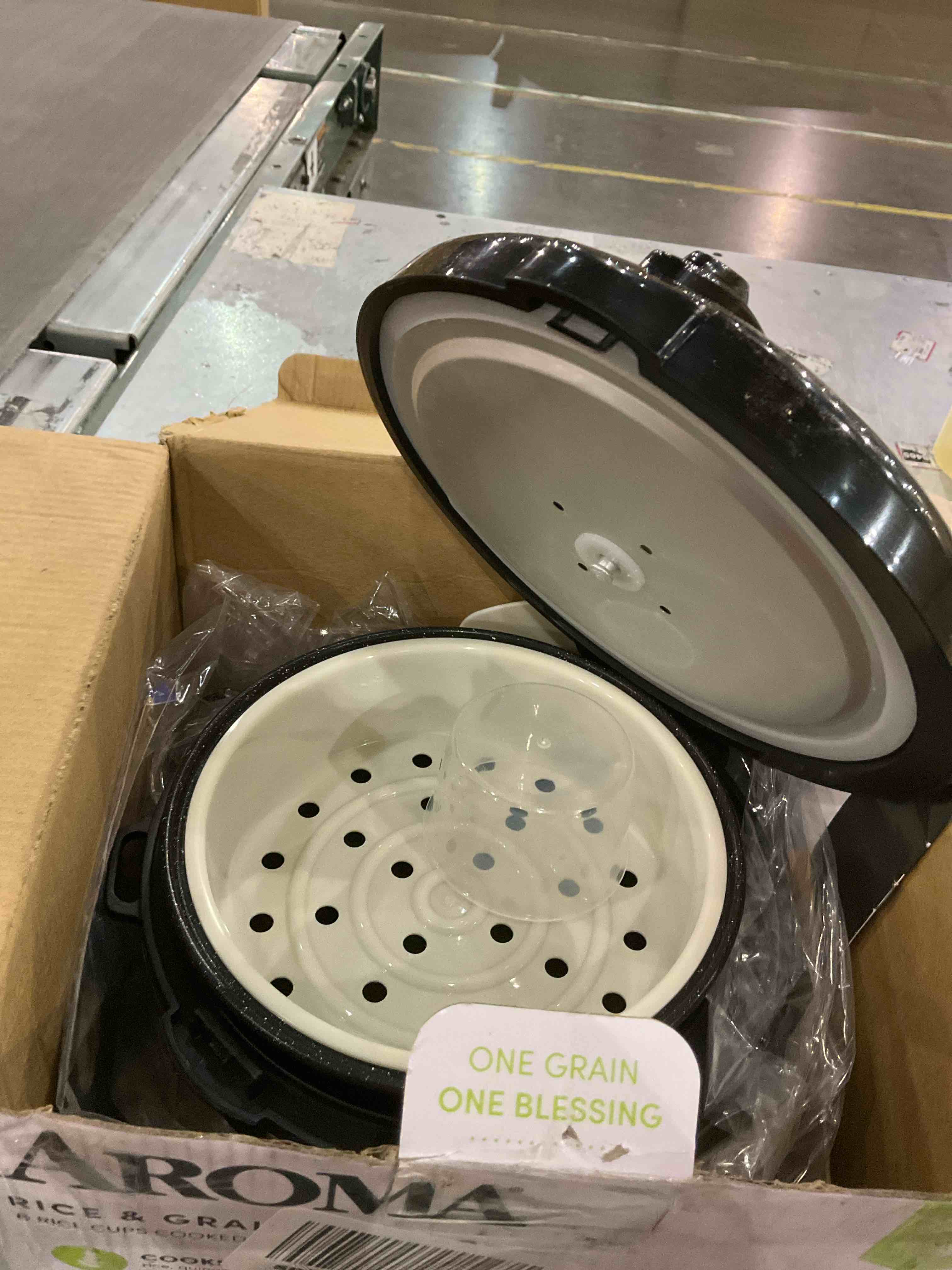 https://s3.amazonaws.com/lotting-images-prod/BargainHunt/EXS00720482_1711021030735.jpeg