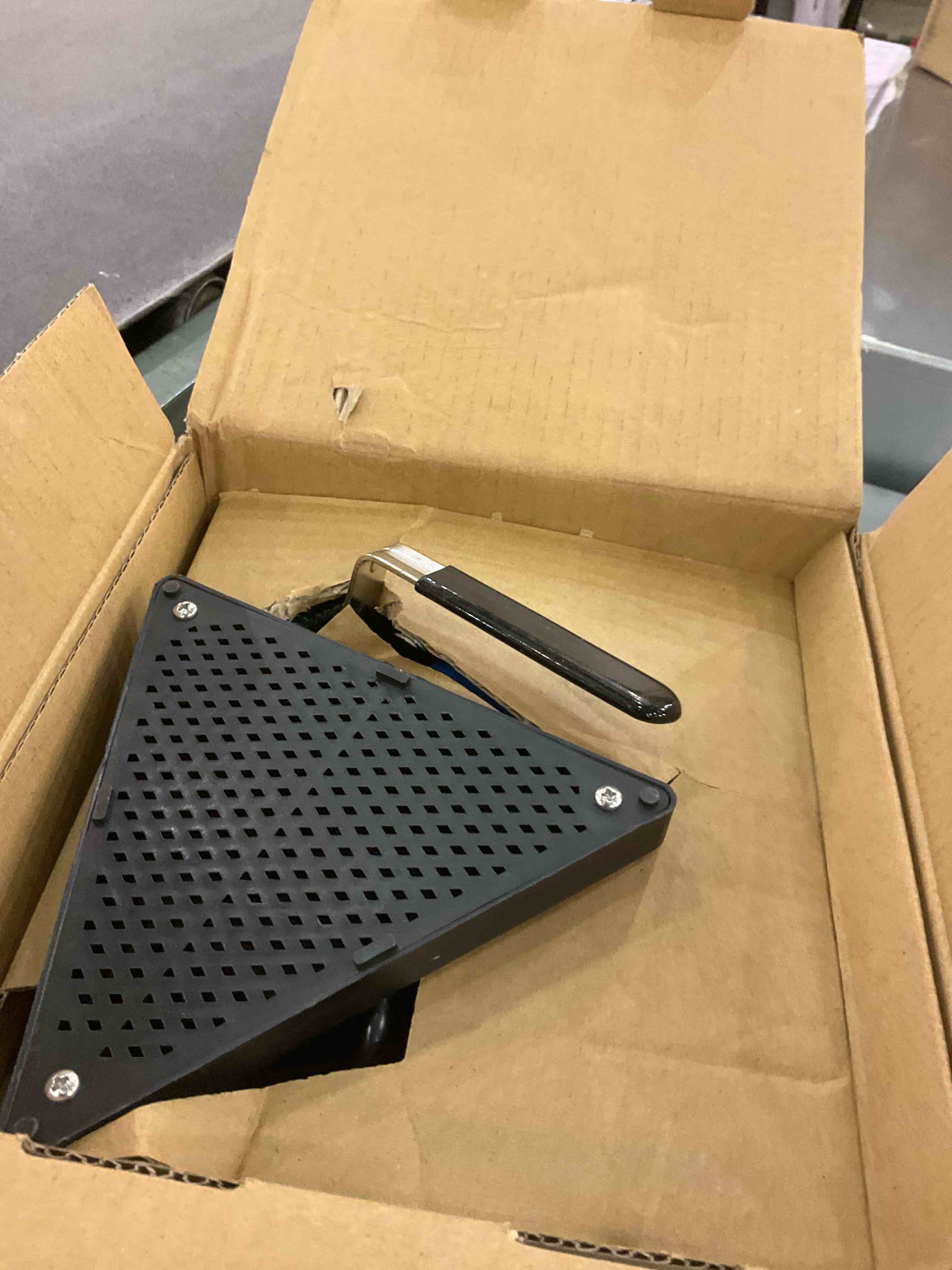 https://s3.amazonaws.com/lotting-images-prod/BargainHunt/EXS00725576_1709914410975.jpeg