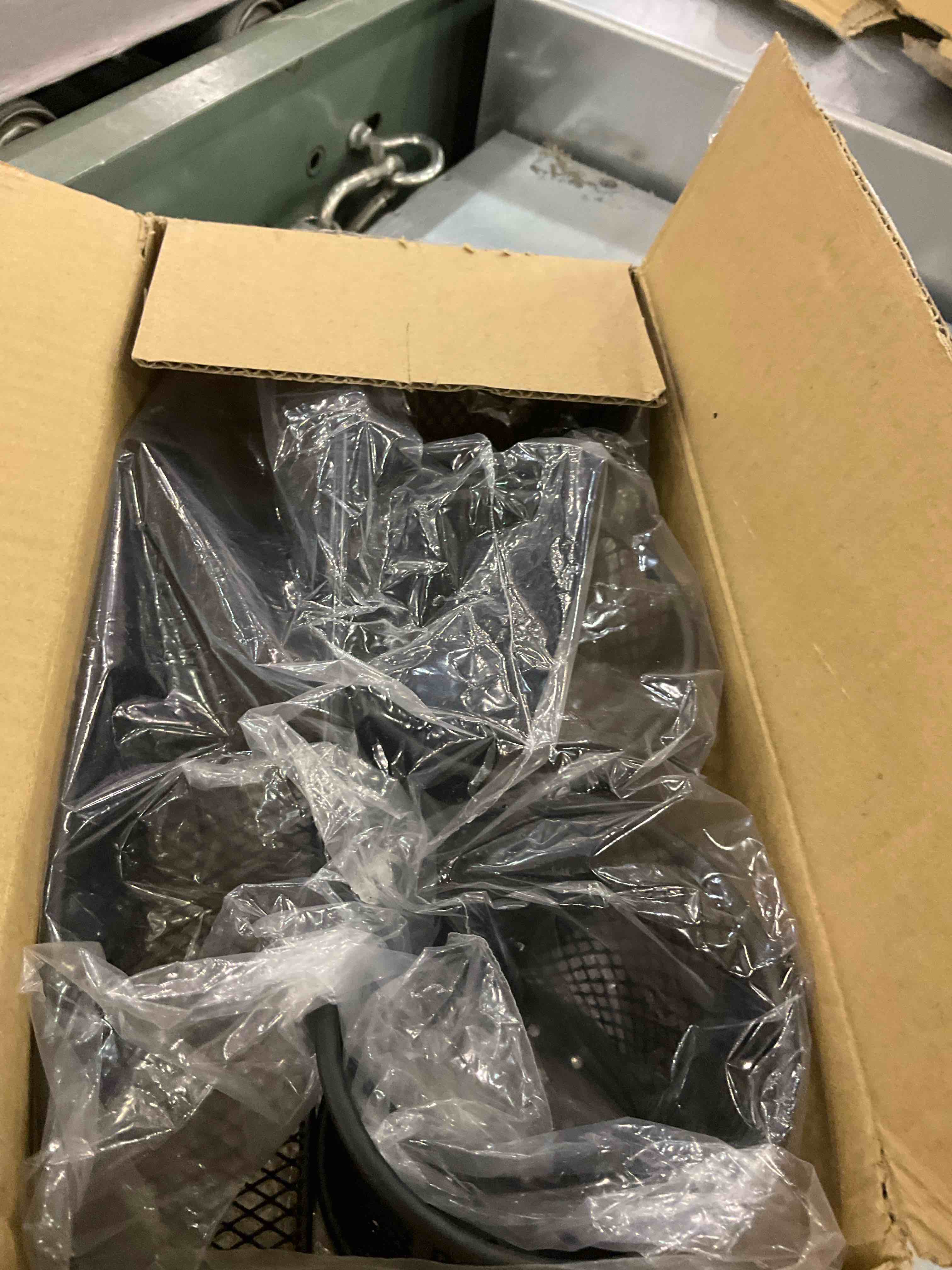 https://s3.amazonaws.com/lotting-images-prod/BargainHunt/EXS00725650_1710156036725.jpeg