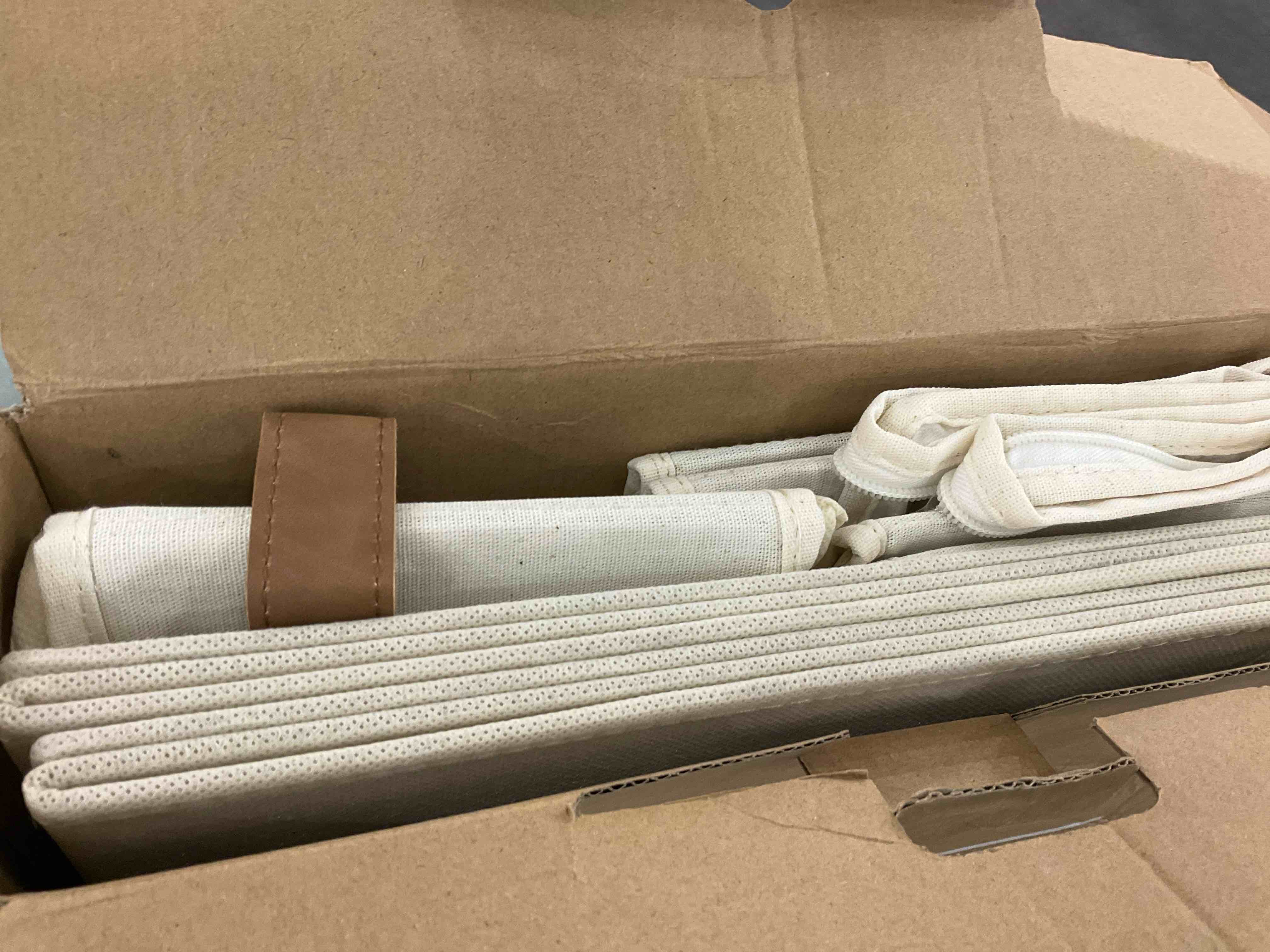 https://s3.amazonaws.com/lotting-images-prod/BargainHunt/EXS00732054_1706638413680.jpeg