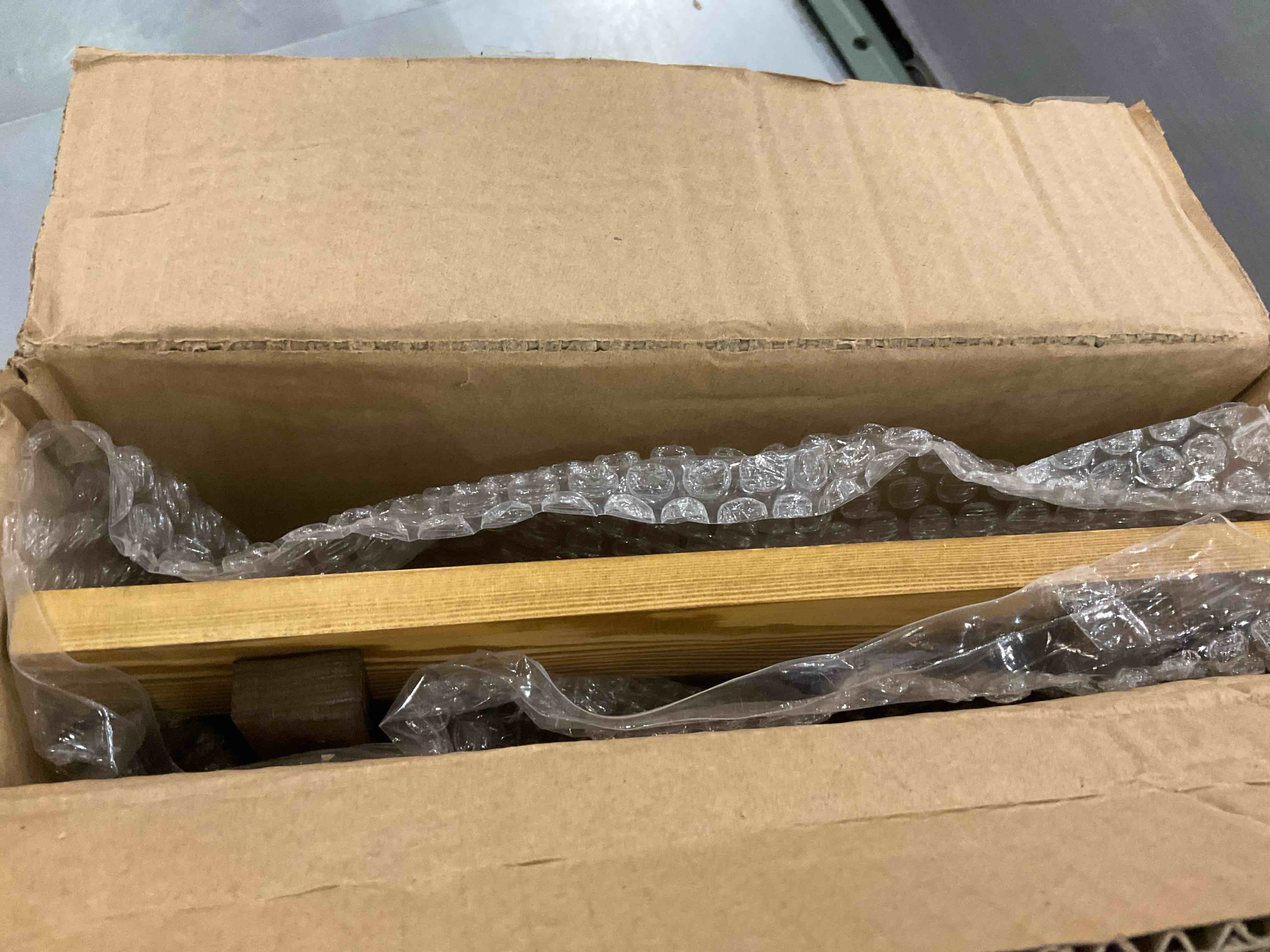 https://s3.amazonaws.com/lotting-images-prod/BargainHunt/EXS00732163_1706719791828.jpeg