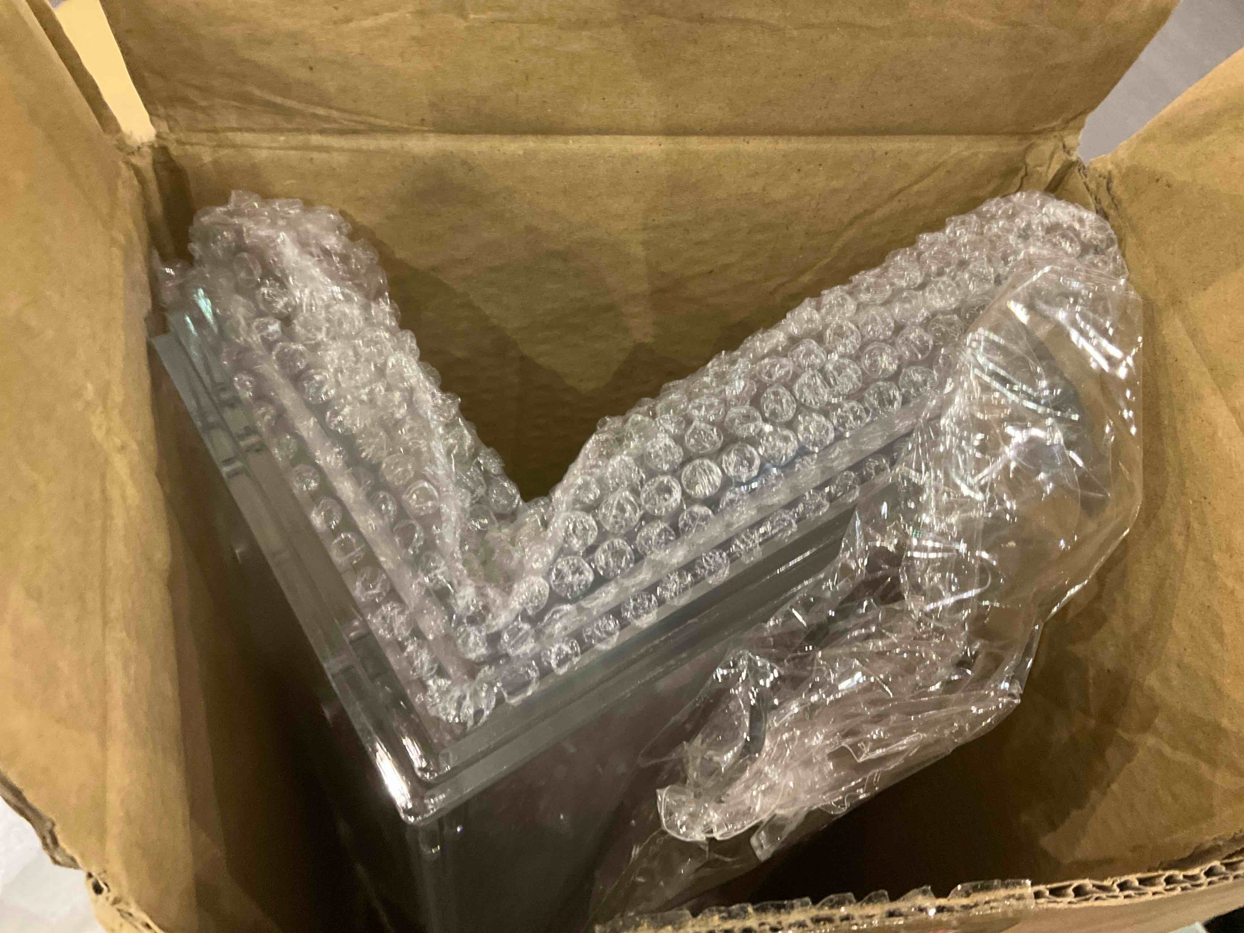 https://s3.amazonaws.com/lotting-images-prod/BargainHunt/EXS00732218_1706790612688.jpeg