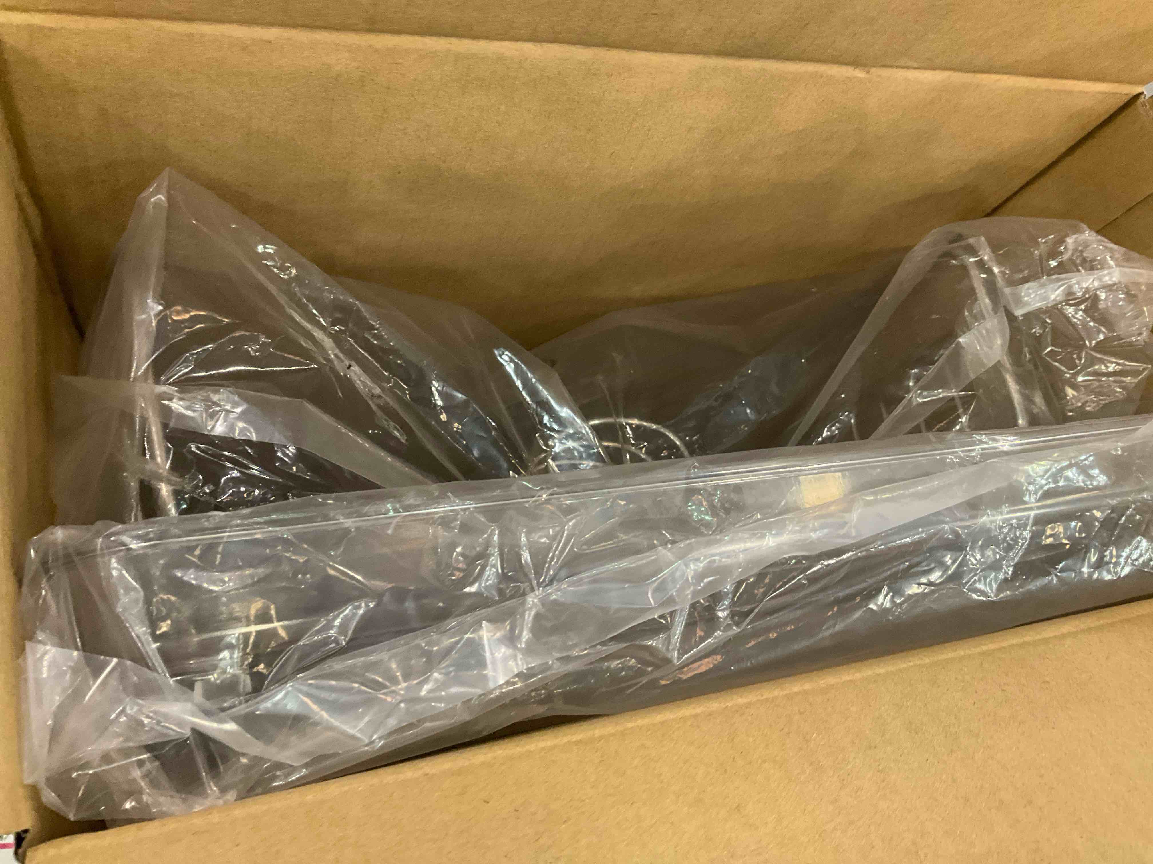 https://s3.amazonaws.com/lotting-images-prod/BargainHunt/EXS00732467_1706898431749.jpeg