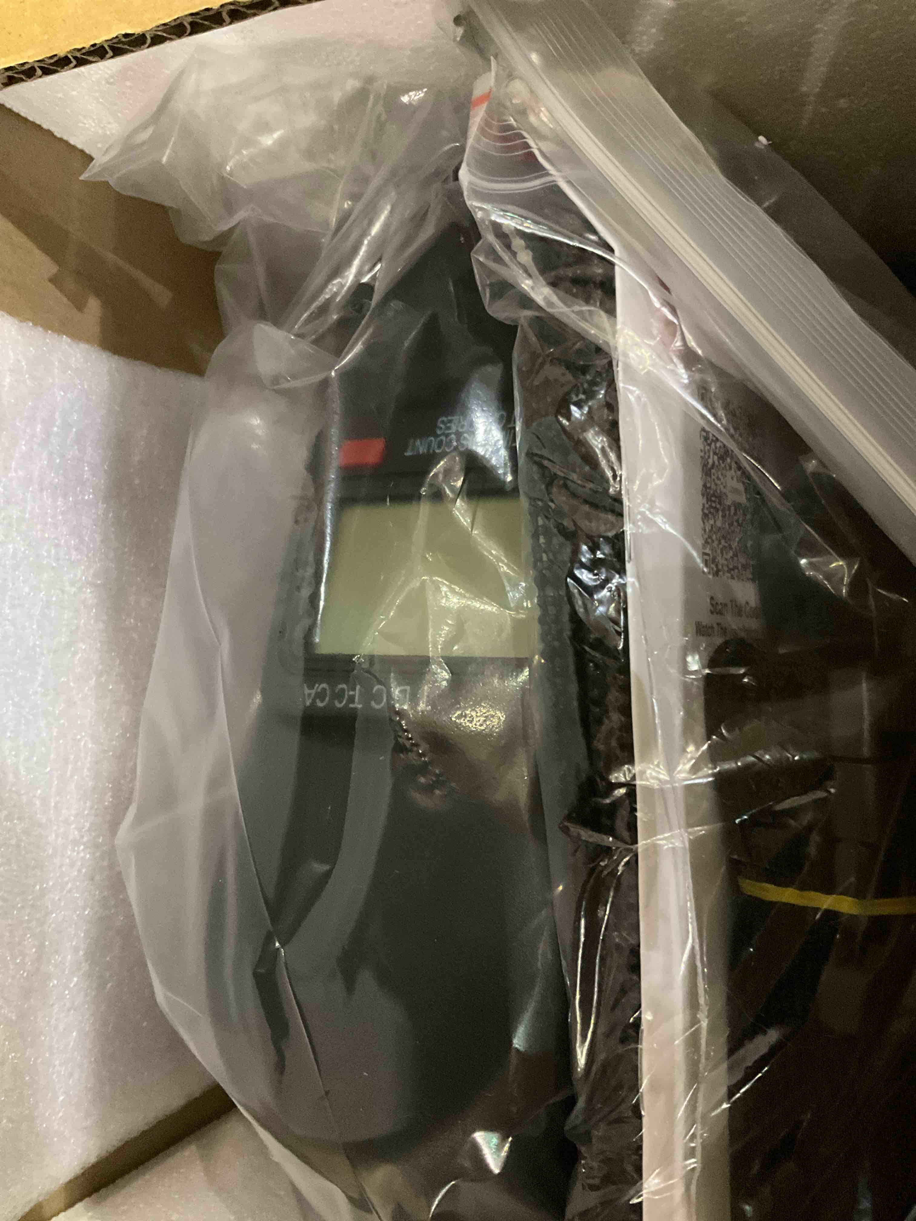 https://s3.amazonaws.com/lotting-images-prod/BargainHunt/EXS00749471_1707507760653.jpeg
