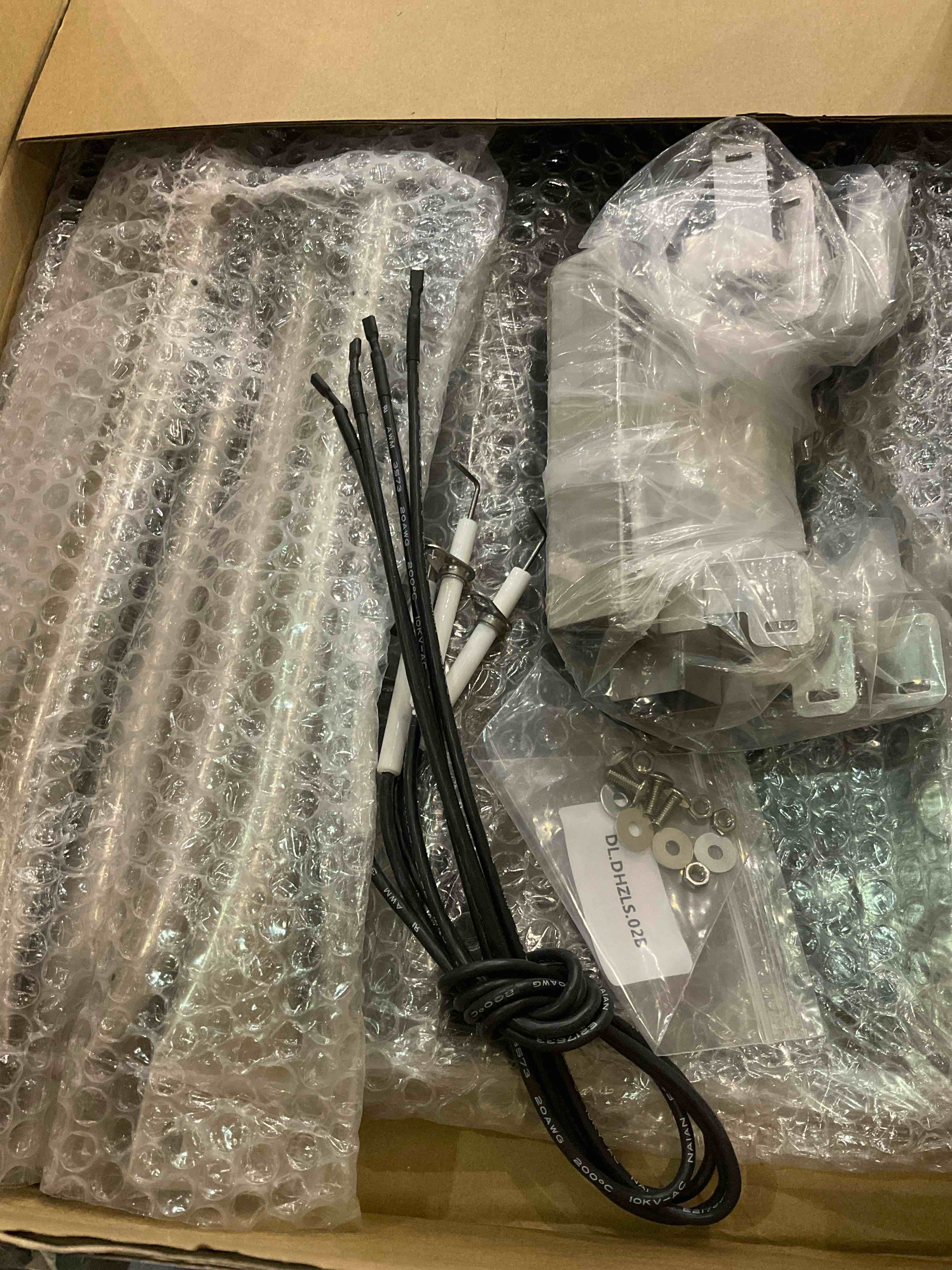 https://s3.amazonaws.com/lotting-images-prod/BargainHunt/EXS00751815_1706713395004.jpeg