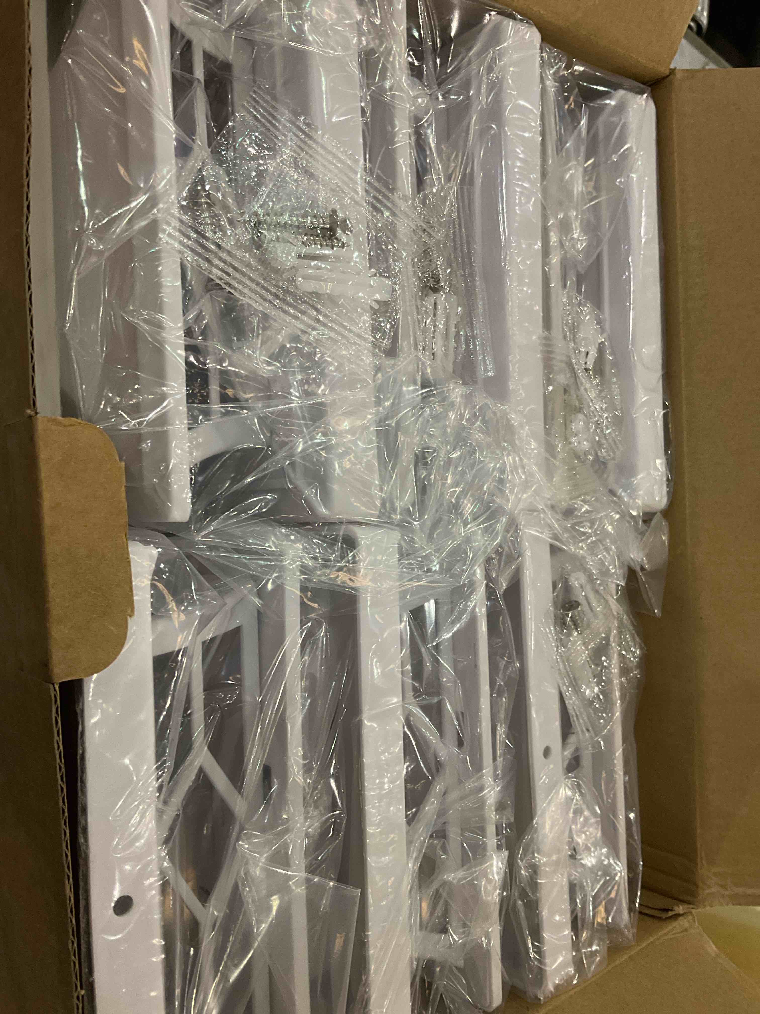 https://s3.amazonaws.com/lotting-images-prod/BargainHunt/EXS00751953_1706799326603.jpeg