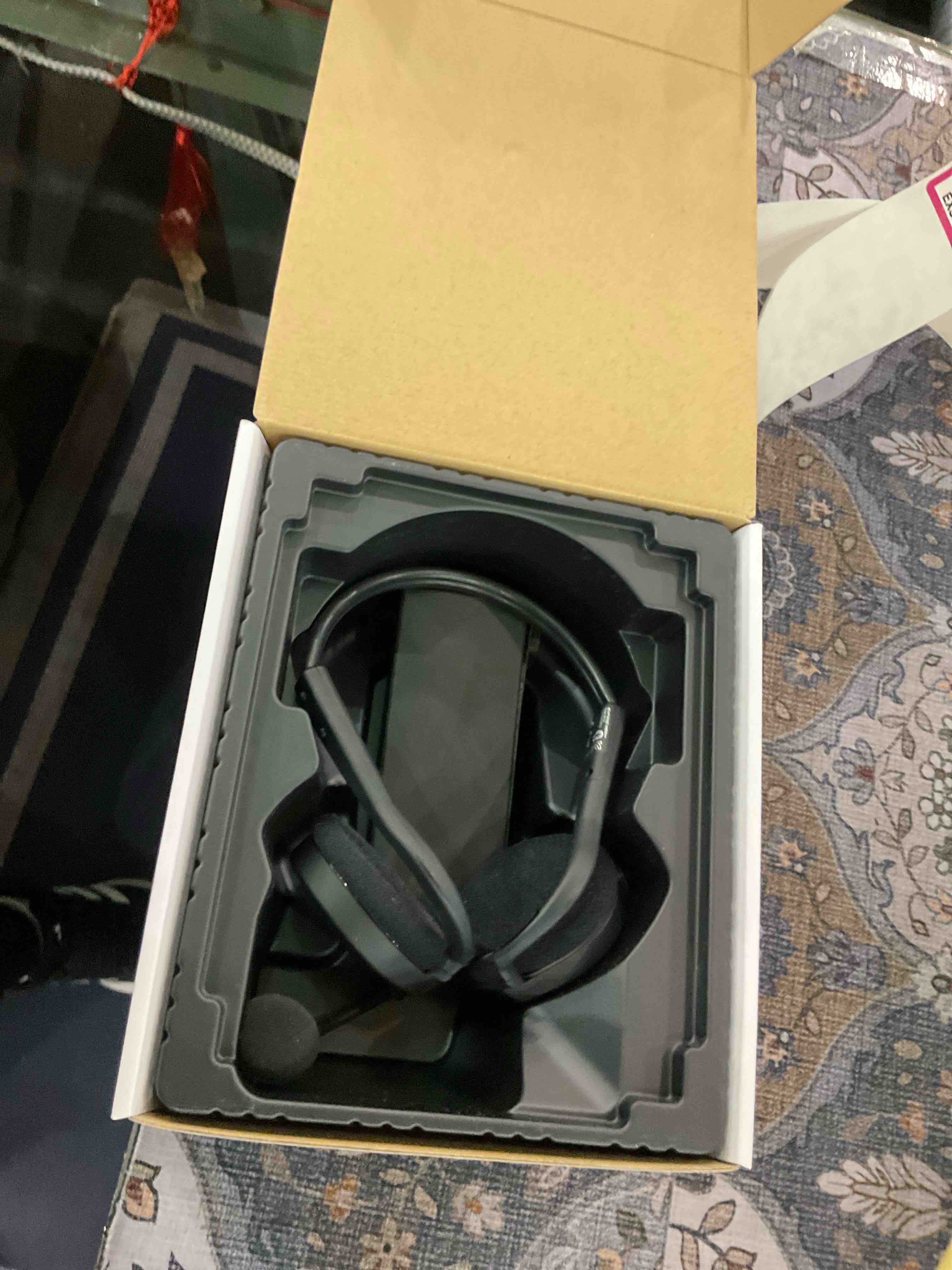 https://s3.amazonaws.com/lotting-images-prod/BargainHunt/EXS00754713_1713536869933.jpeg