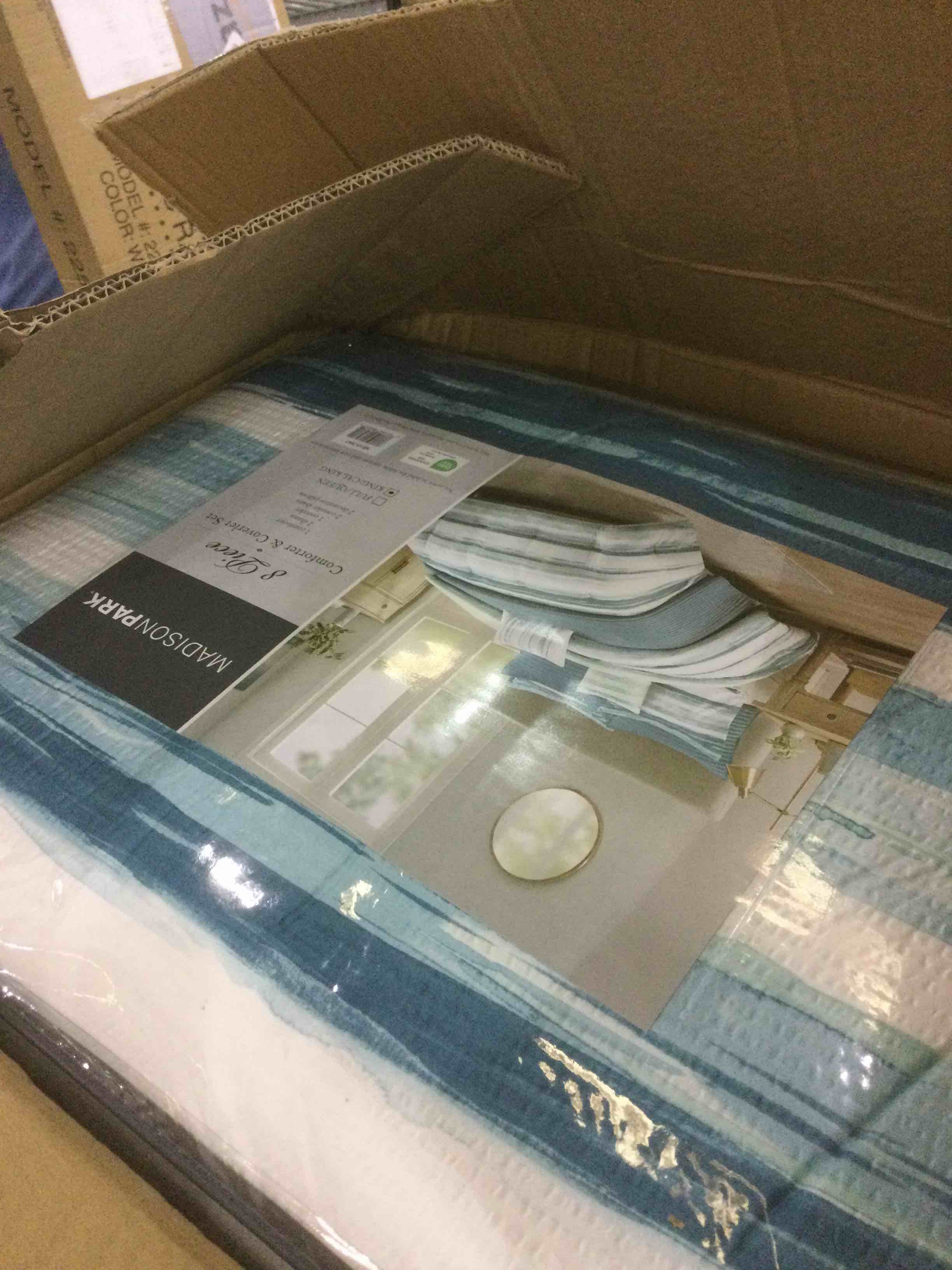 https://s3.amazonaws.com/lotting-images-prod/BargainHunt/EXS00754850_1714138602122.jpeg
