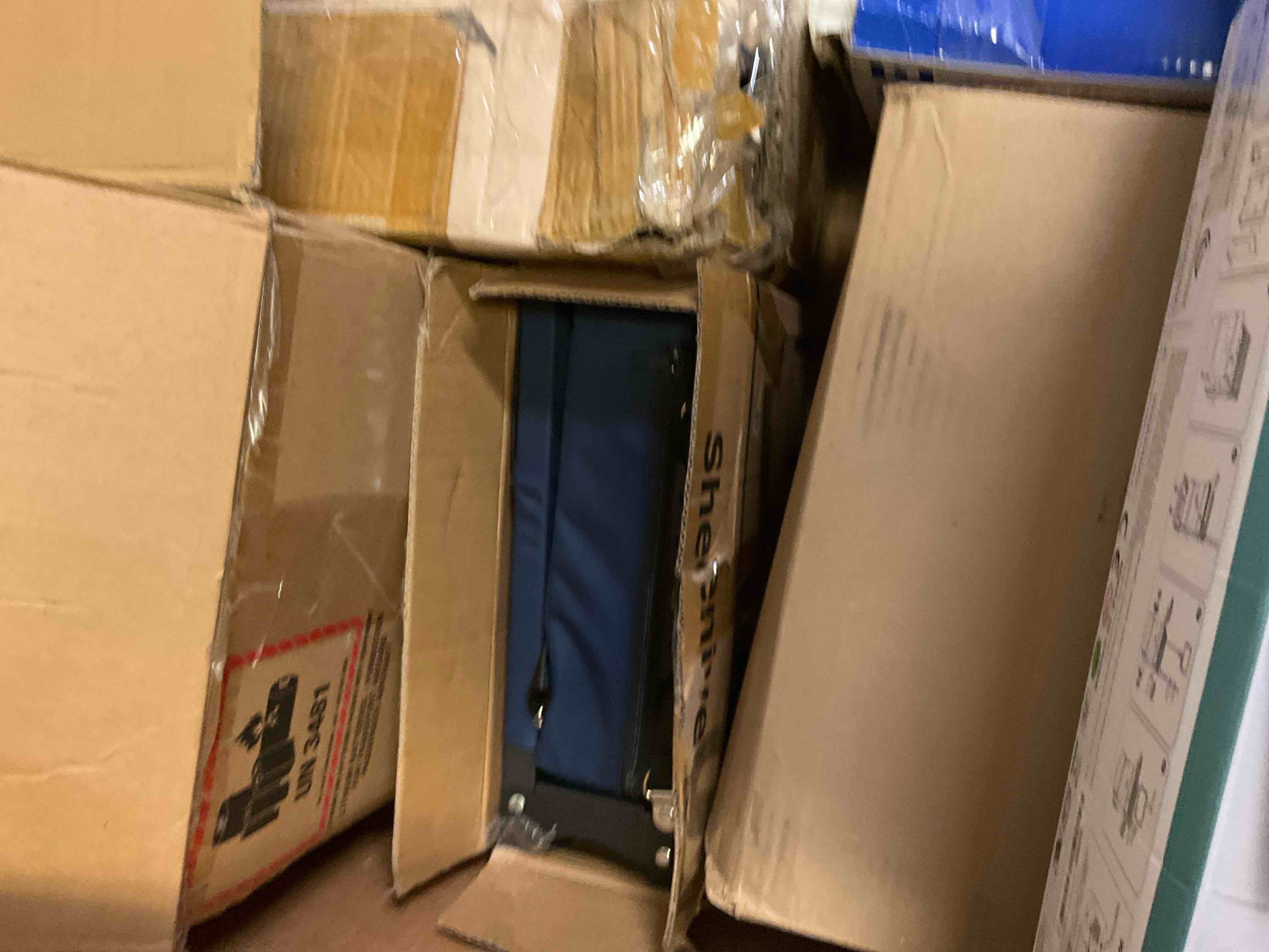 https://s3.amazonaws.com/lotting-images-prod/BargainHunt/EXS00799446_1709992851267.jpeg
